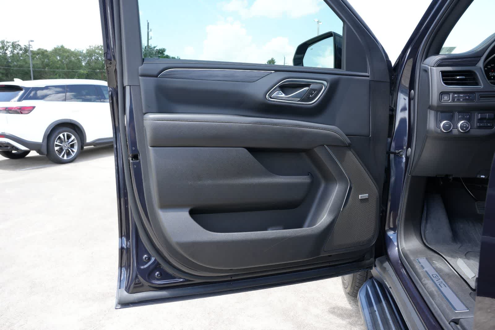 Thumbnail: 2023 GMC Yukon - 17