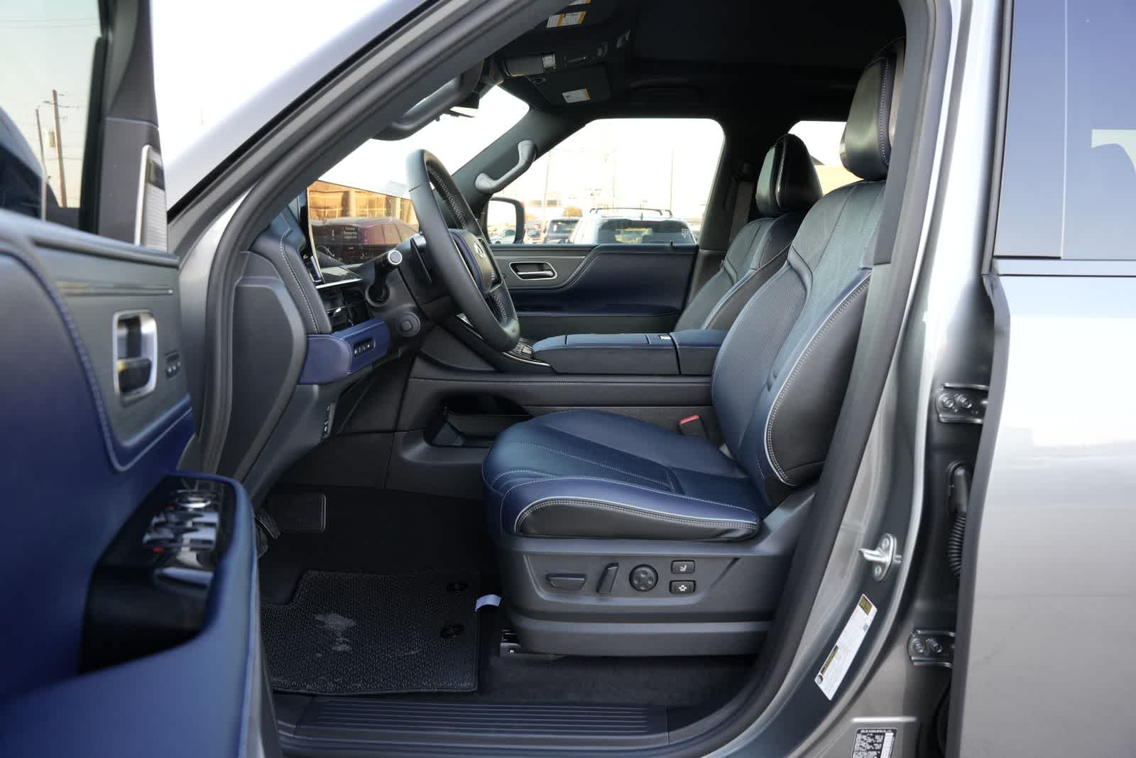 Thumbnail: 2026 INFINITI QX80 - 17