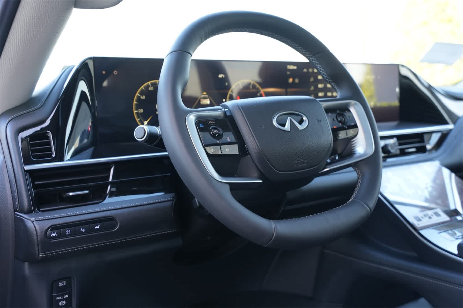 Thumbnail: 2025 INFINITI QX80 - 16