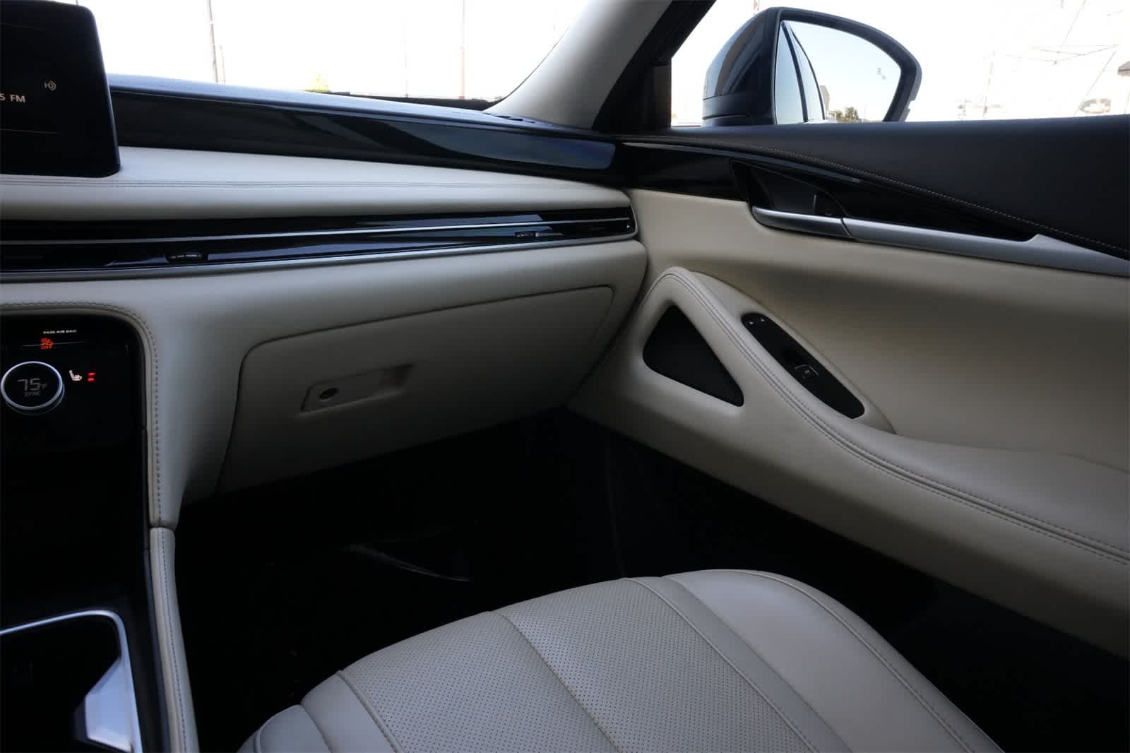 Thumbnail: 2025 INFINITI QX60 - 8