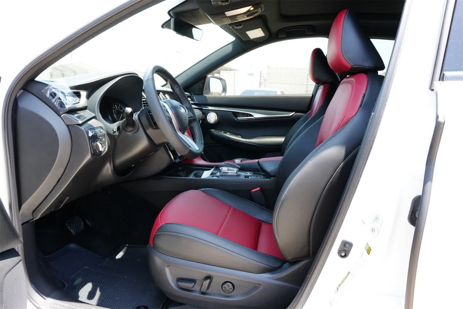 Thumbnail: 2025 INFINITI QX50 - 16