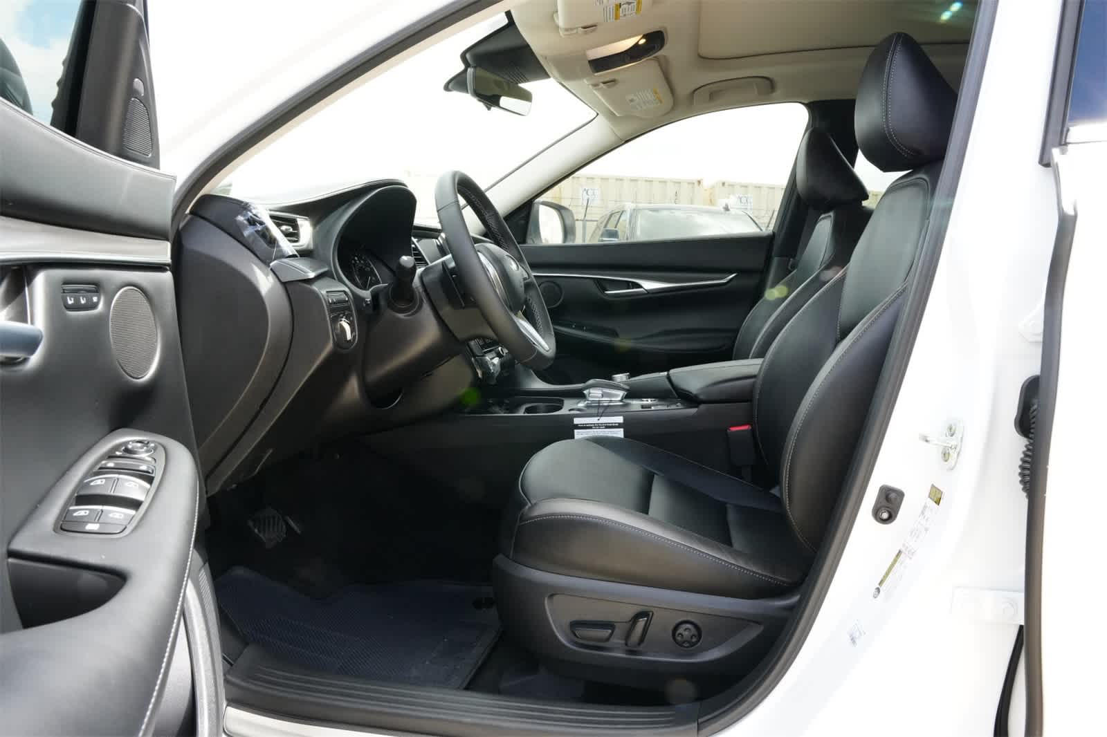 Thumbnail: 2025 INFINITI QX50 - 17