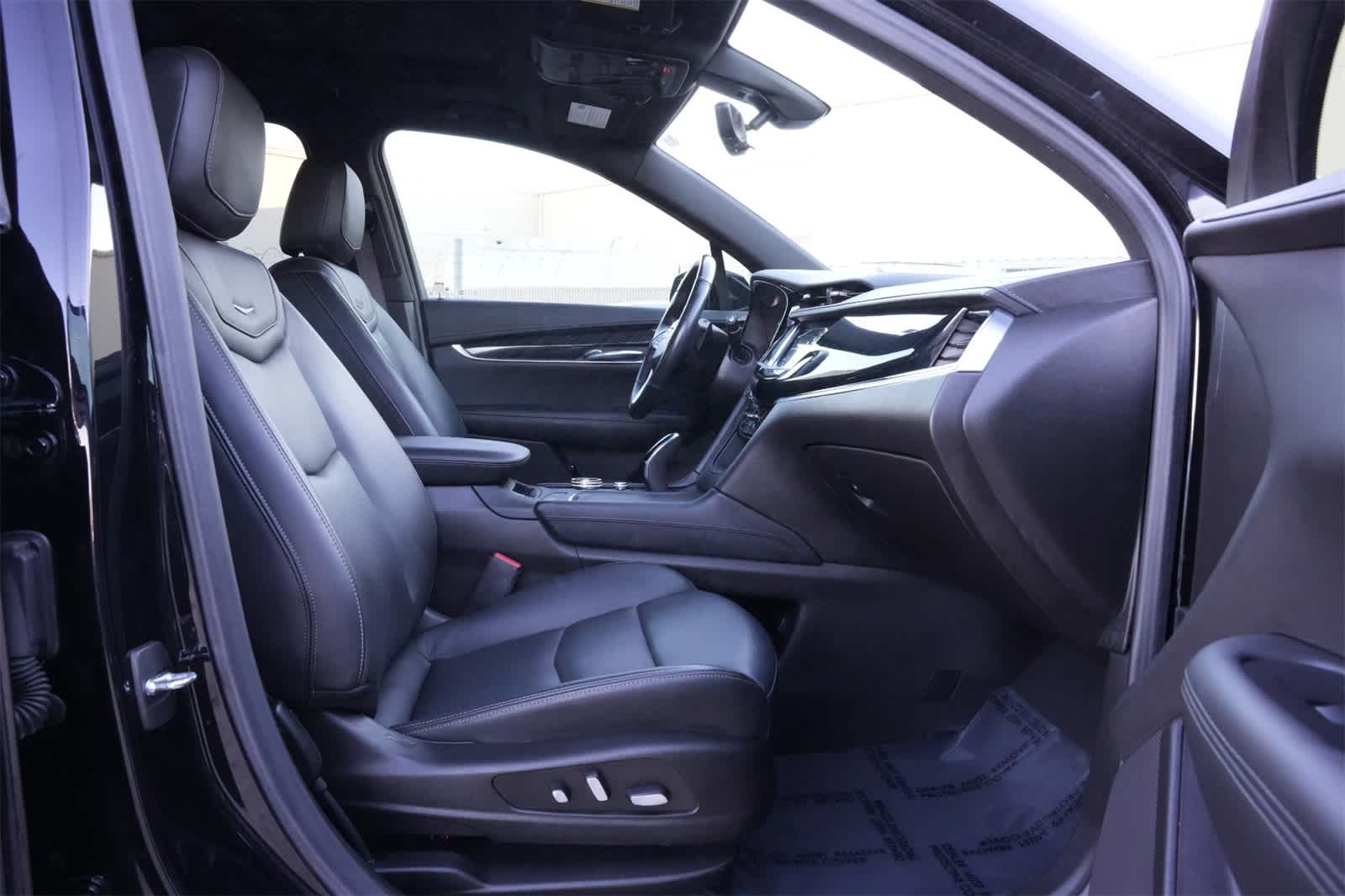 Thumbnail: 2022 Cadillac XT6 - 23