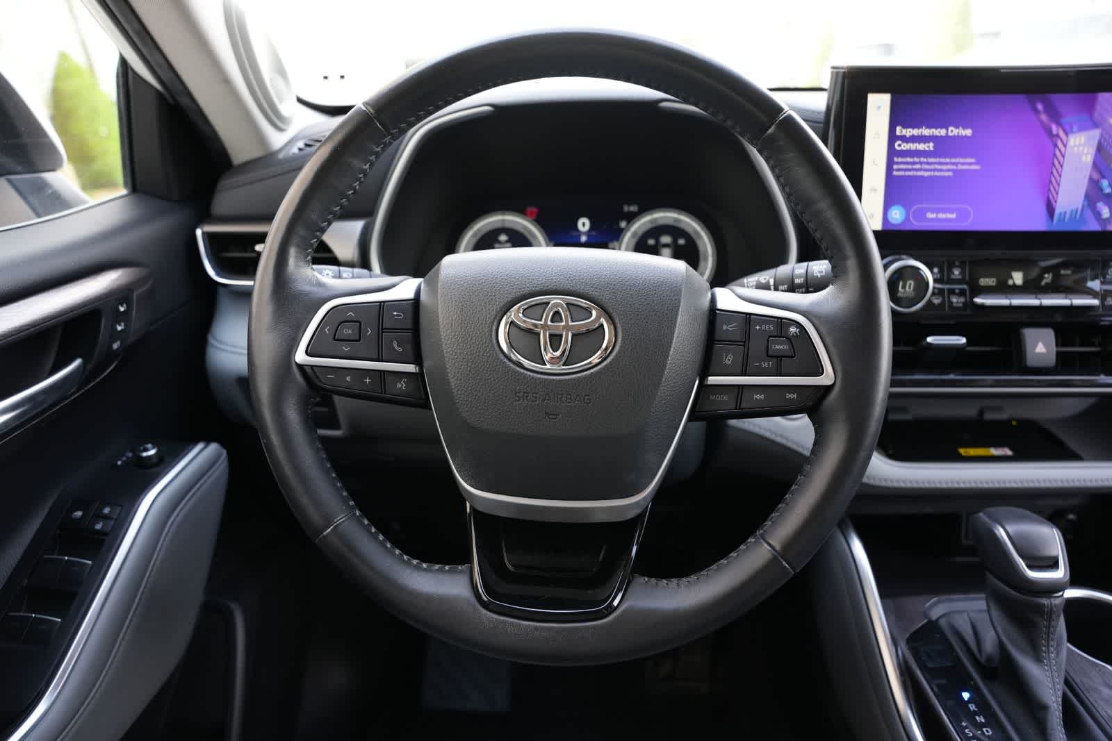 Thumbnail: 2023 Toyota Highlander - 9