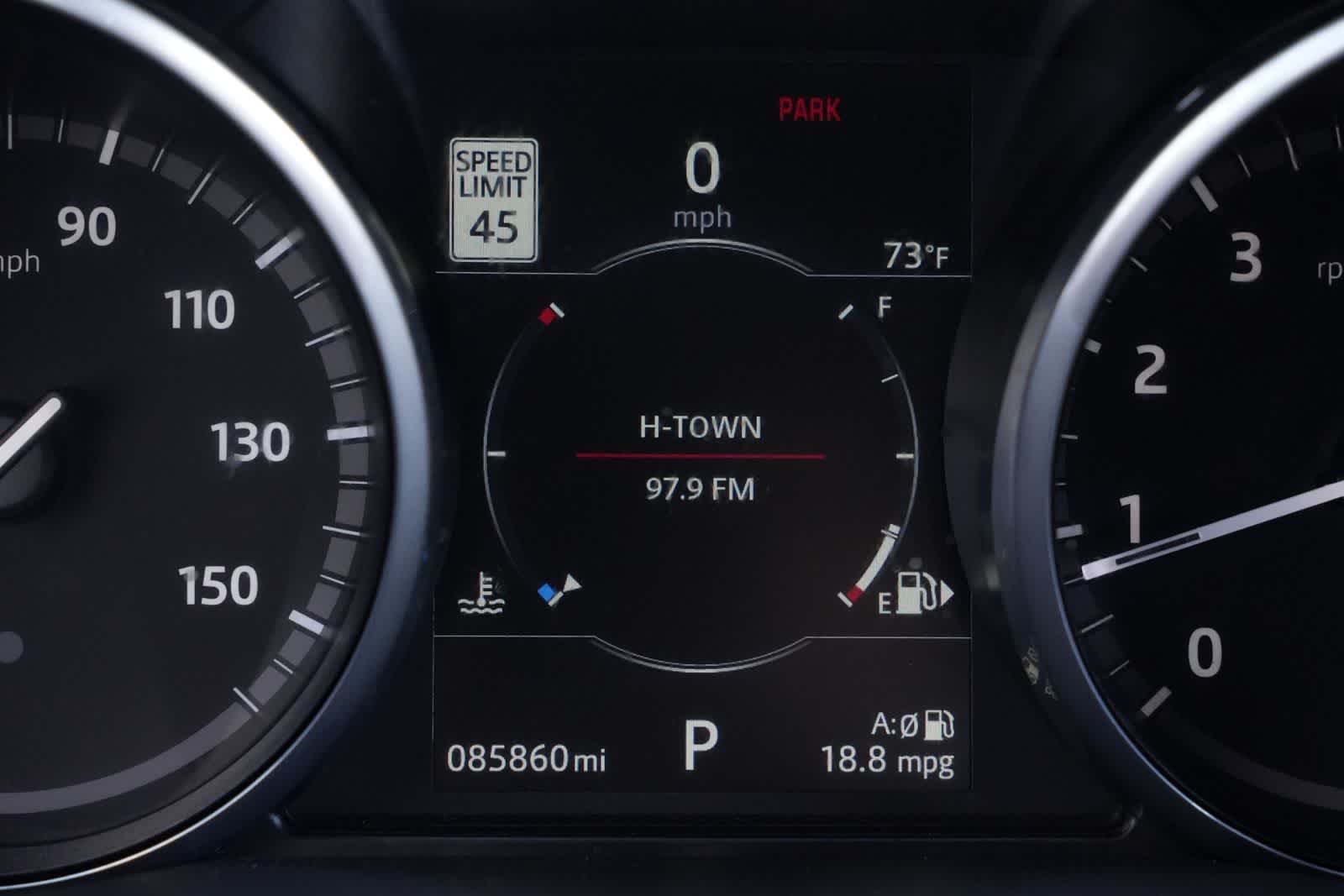 Thumbnail: 2017 Land Rover Discovery - 12