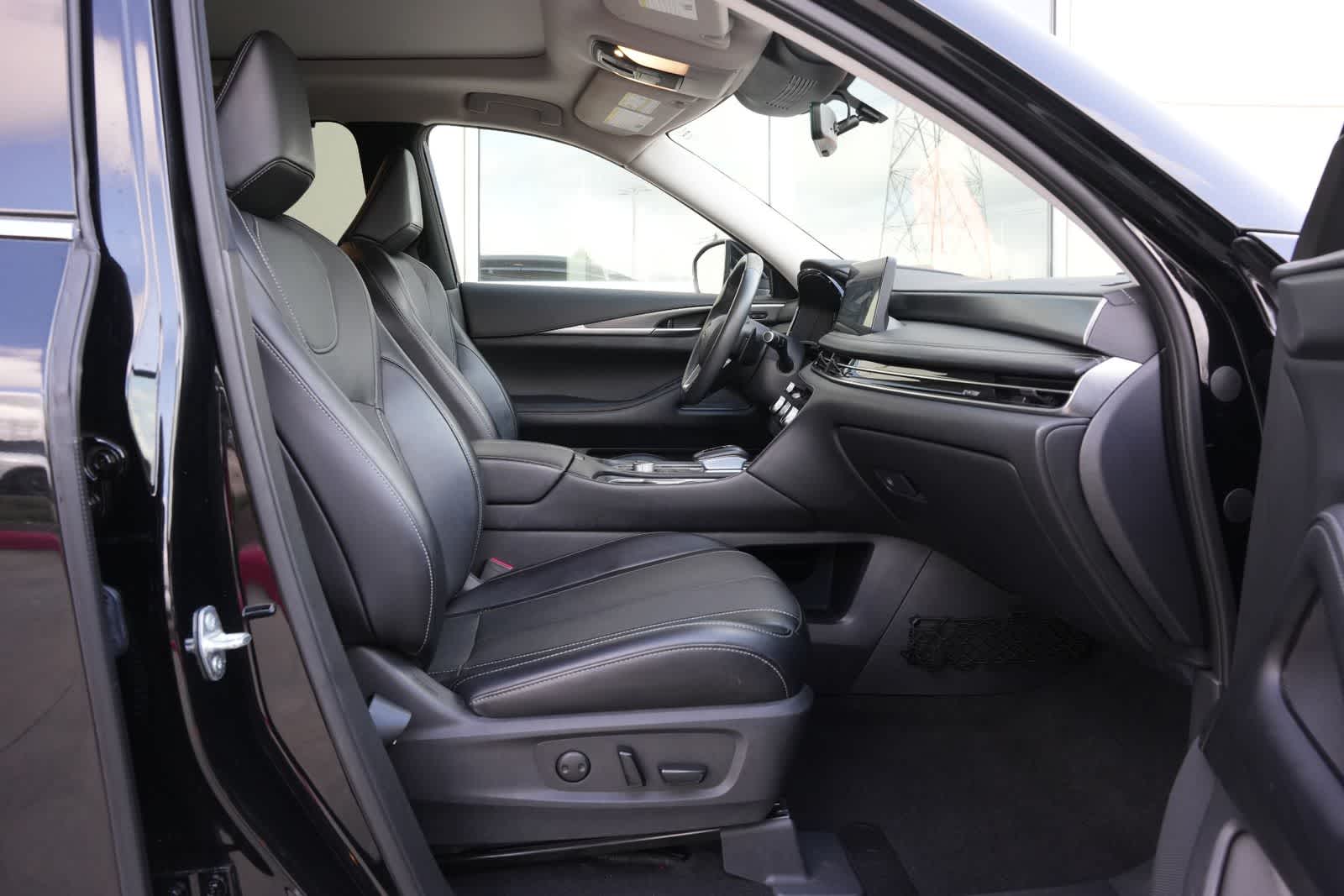 Thumbnail: 2023 INFINITI QX60 - 21