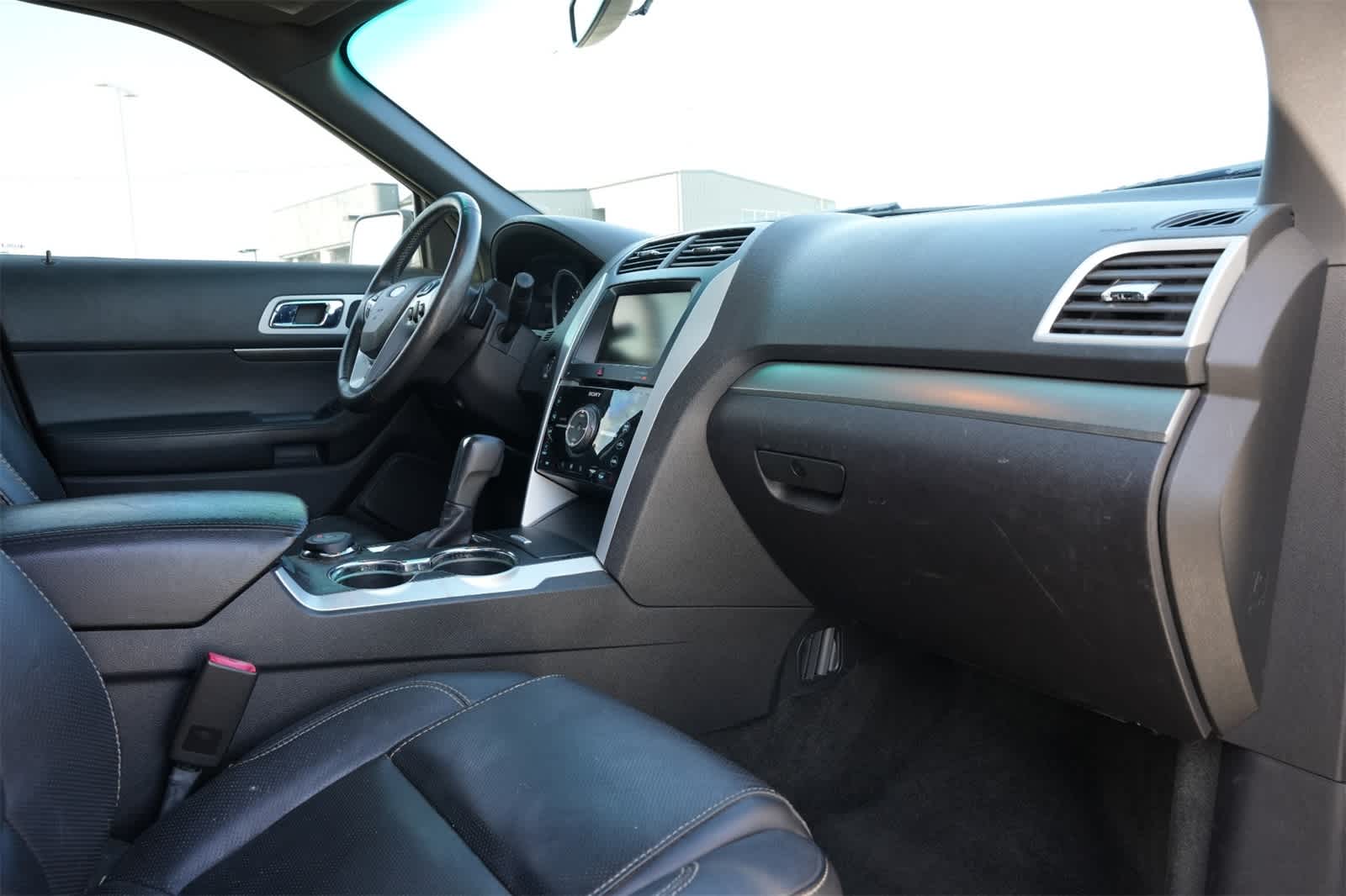 Thumbnail: 2015 Ford Explorer - 21