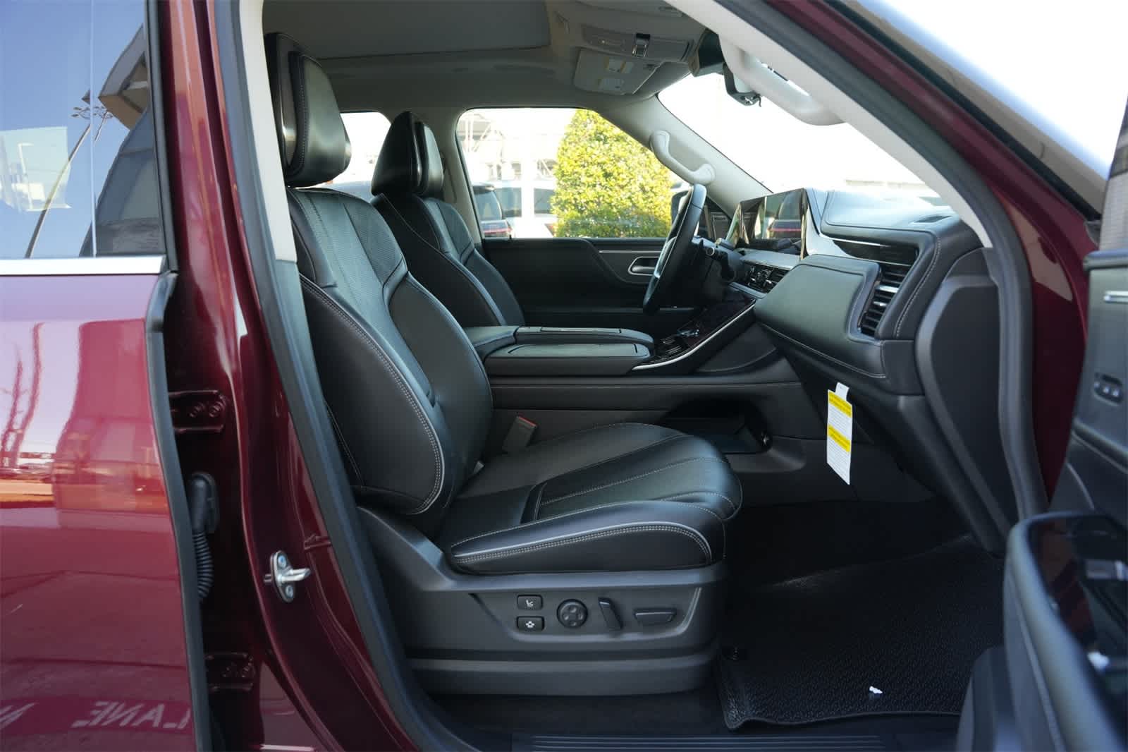 2025 INFINITI QX80 Sensory 25