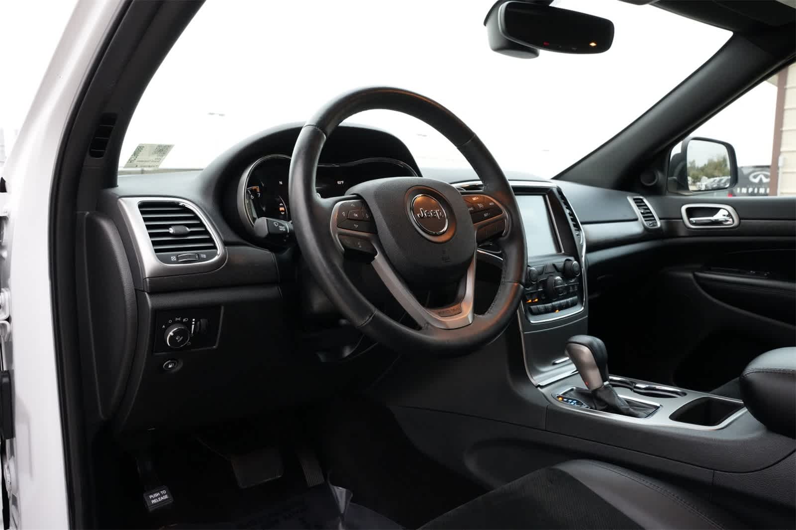 Thumbnail: 2017 Jeep Grand Cherokee - 16