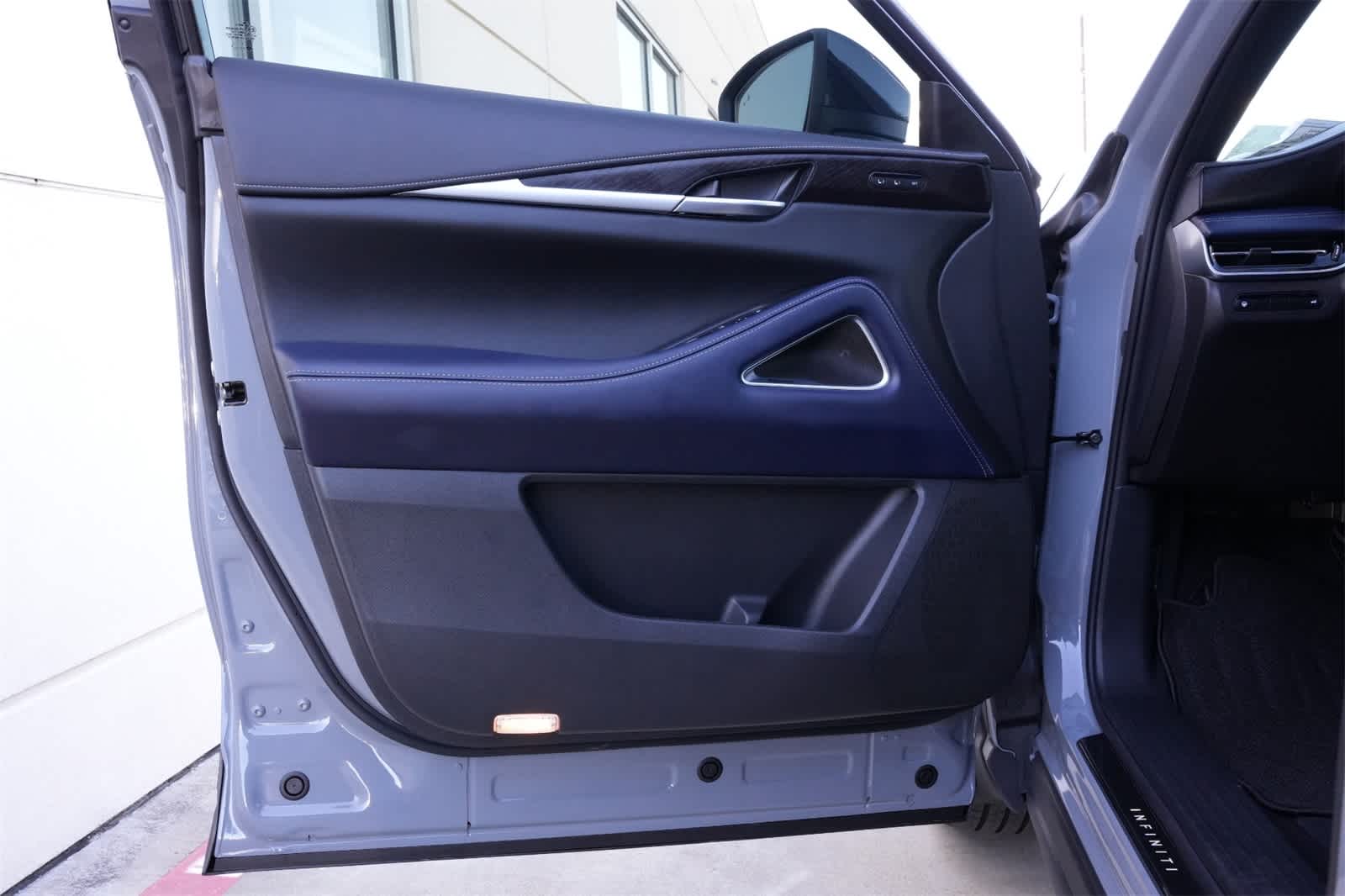 Thumbnail: 2026 INFINITI QX60 - 18