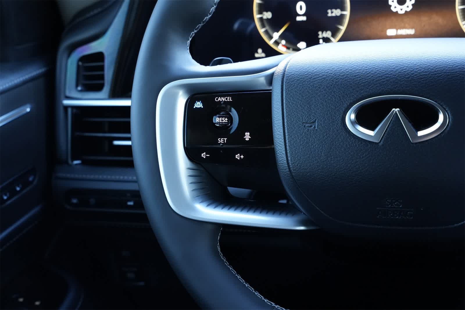 Thumbnail: 2026 INFINITI QX80 - 10