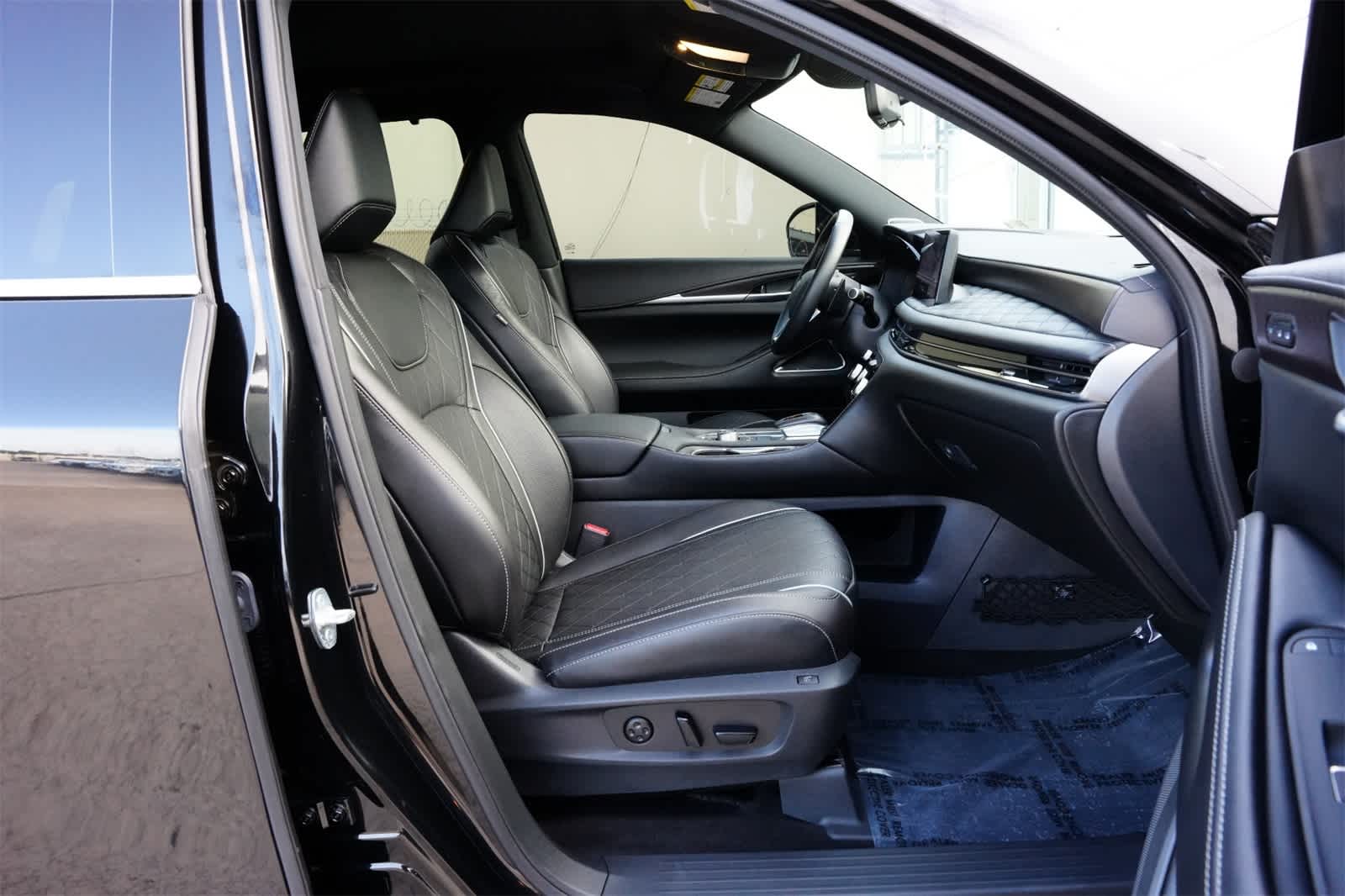 Thumbnail: 2024 INFINITI QX60 - 24