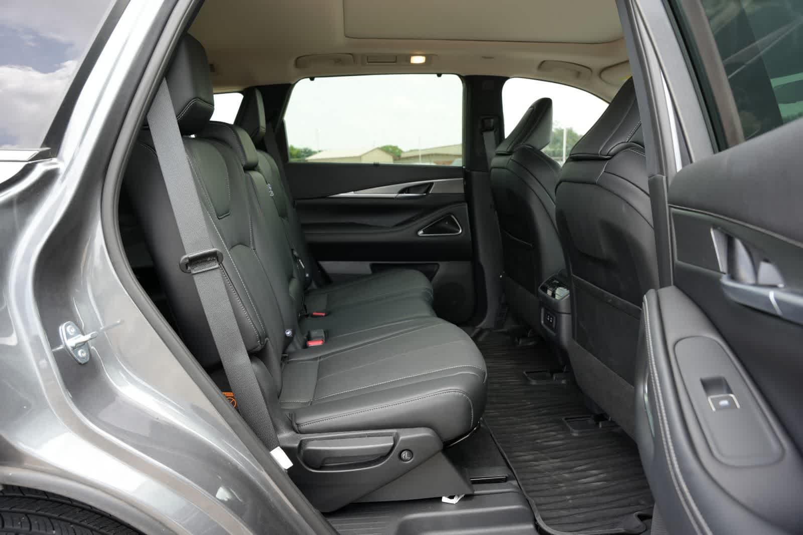 Thumbnail: 2026 INFINITI QX60 - 21