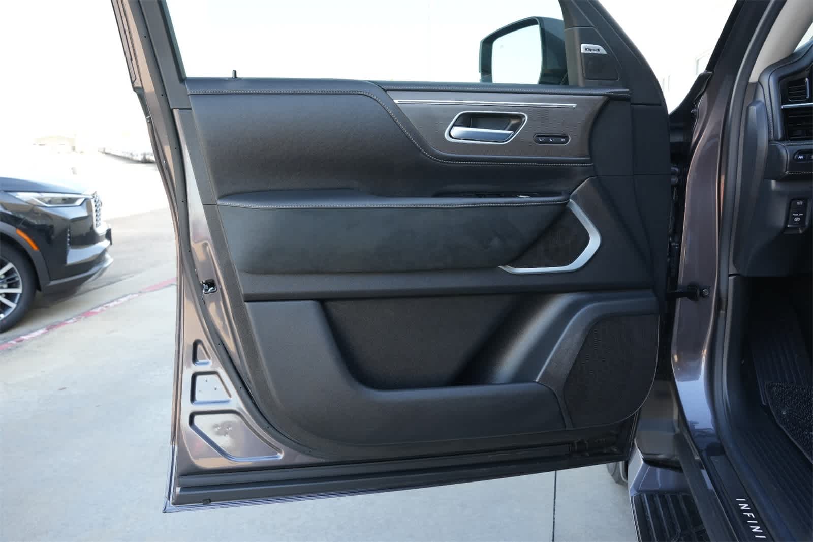 2025 INFINITI QX80 Luxe 18
