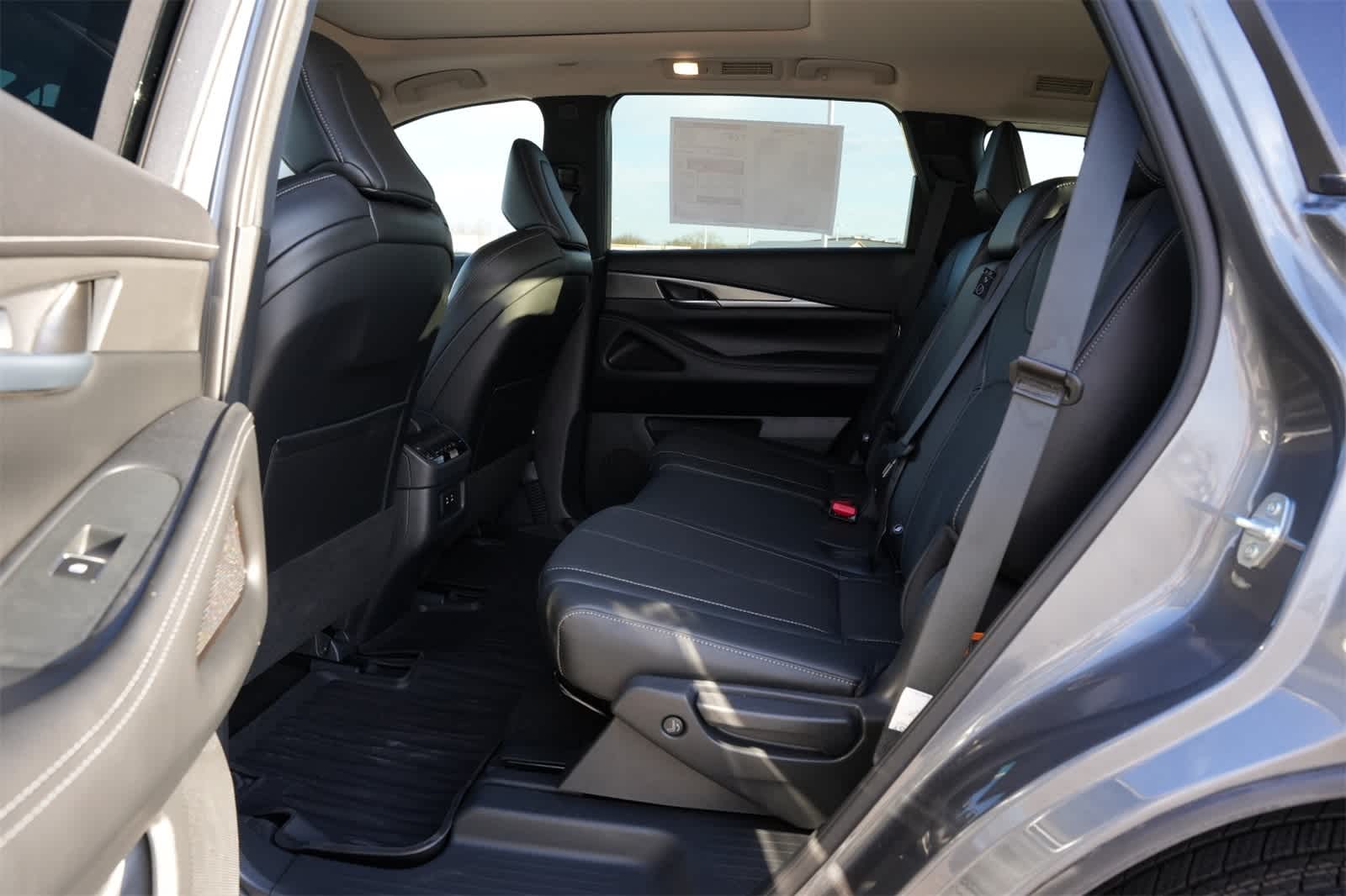 Thumbnail: 2026 INFINITI QX60 - 19