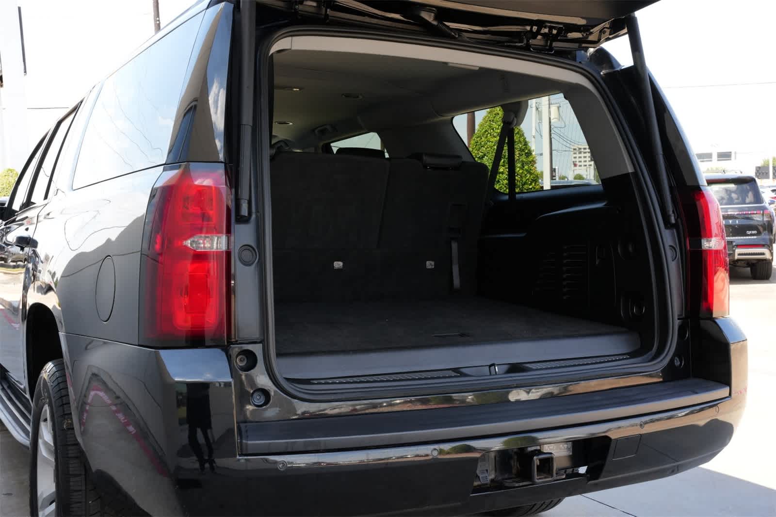 Thumbnail: 2019 Chevrolet Suburban - 21