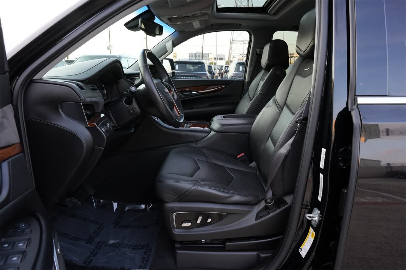 Thumbnail: 2016 Cadillac Escalade - 17