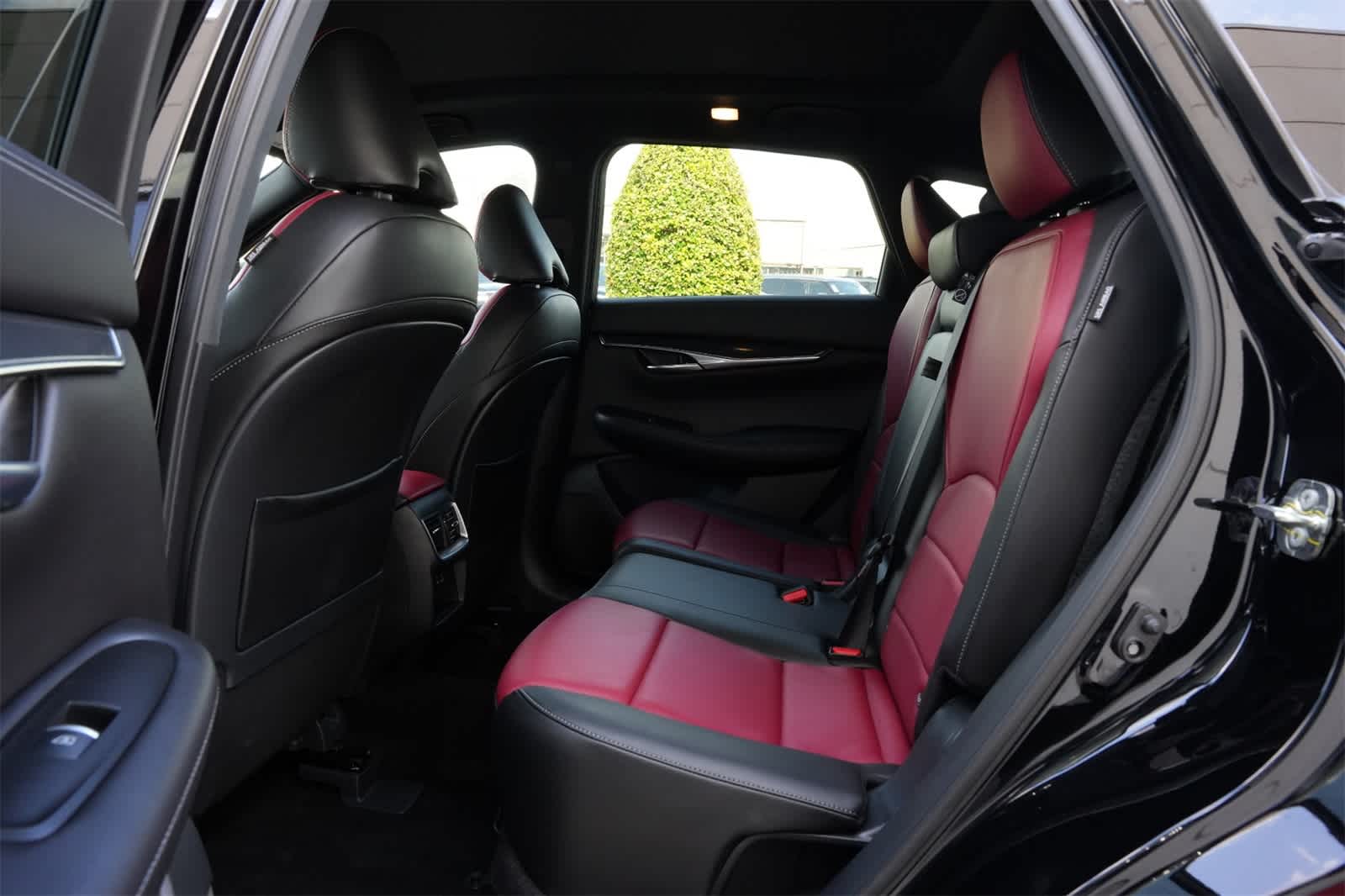 Thumbnail: 2025 INFINITI QX50 - 19