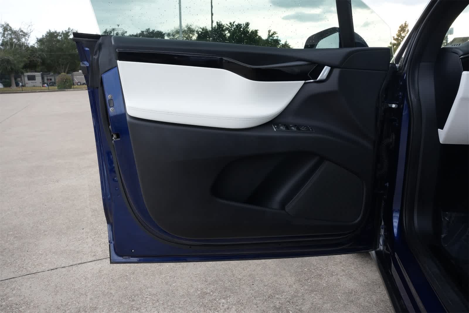 Thumbnail: 2019 Tesla Model X - 18