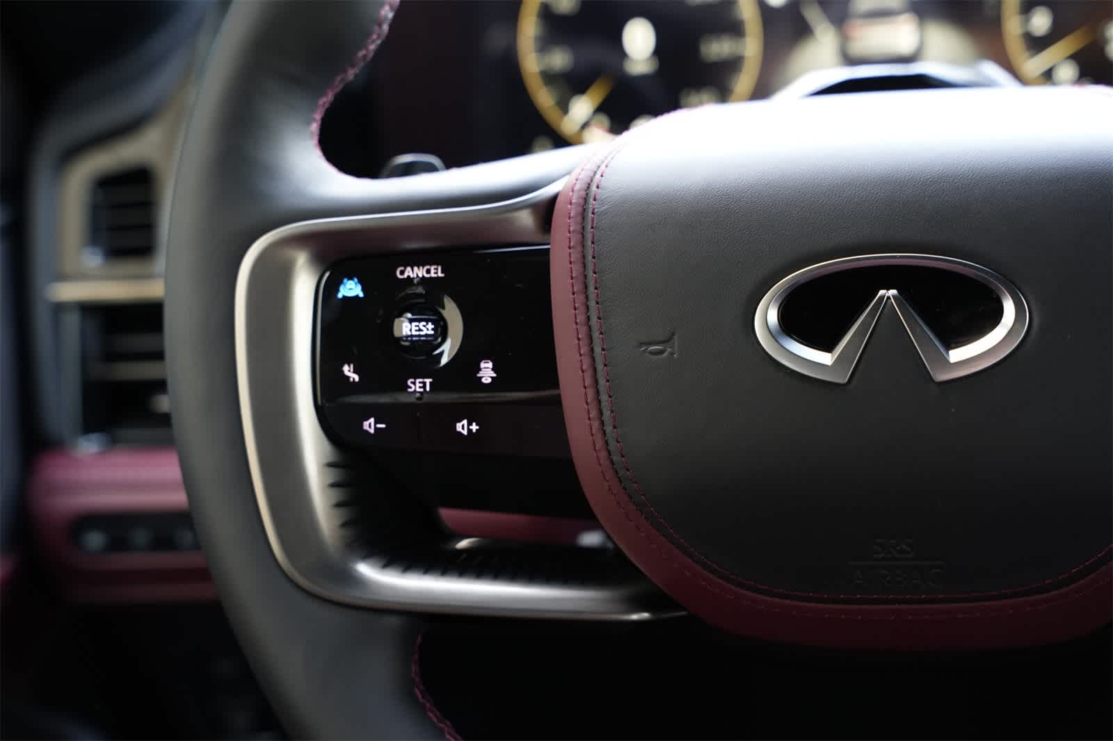 Thumbnail: 2026 INFINITI QX80 - 10