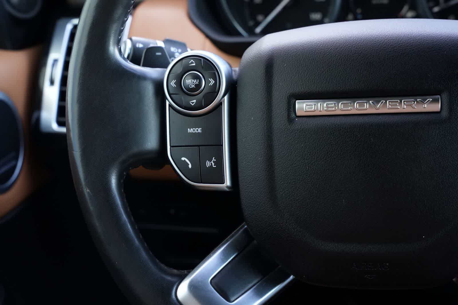 Thumbnail: 2017 Land Rover Discovery - 10