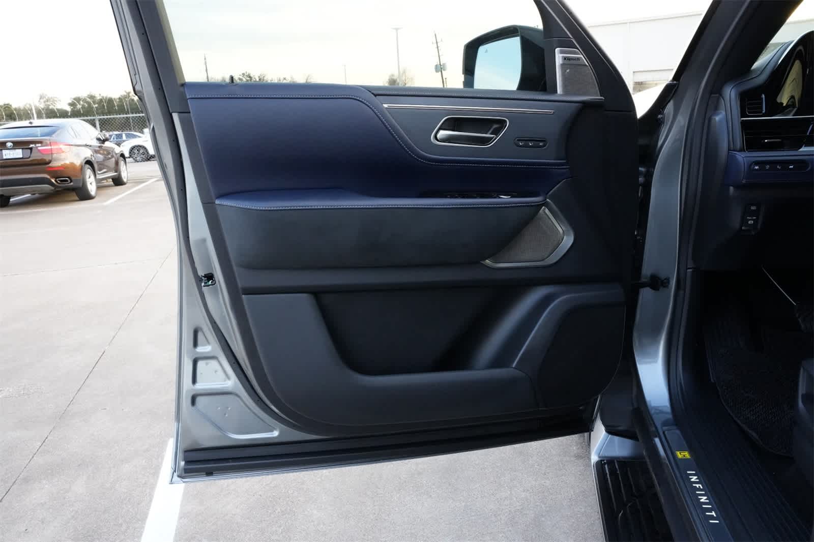 Thumbnail: 2026 INFINITI QX80 - 18