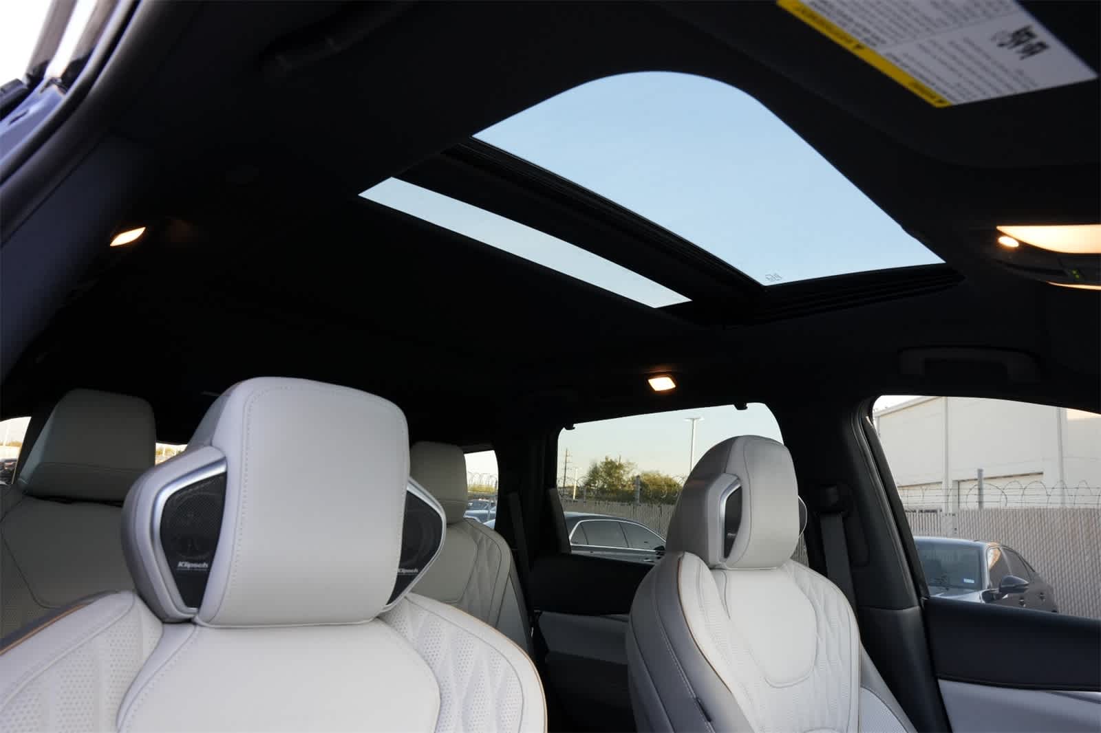 Thumbnail: 2026 INFINITI QX60 - 25