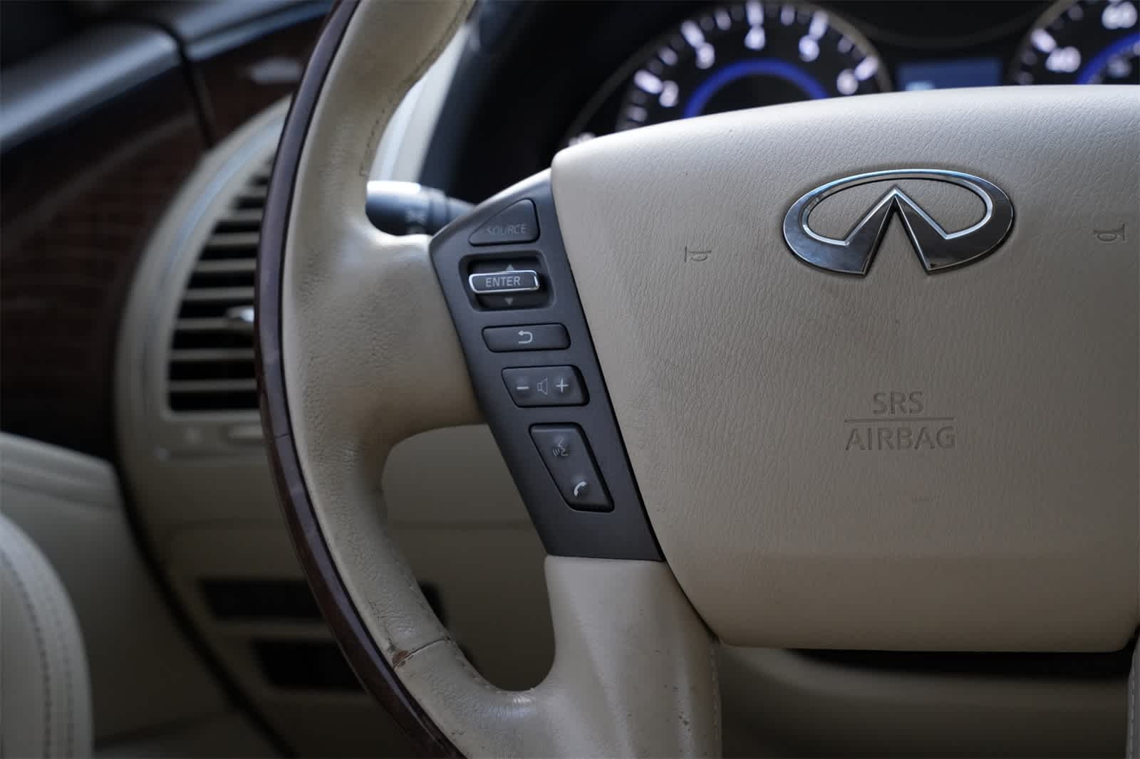 Thumbnail: 2011 INFINITI QX56 - 10