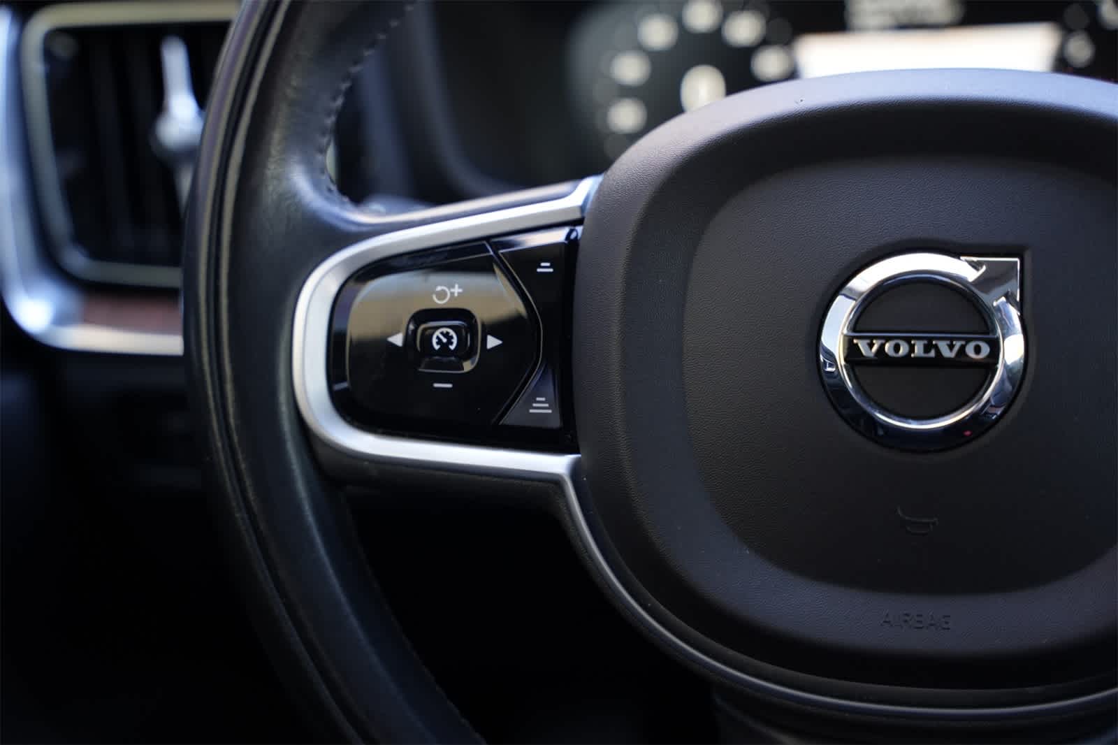 Thumbnail: 2021 Volvo S60 - 10