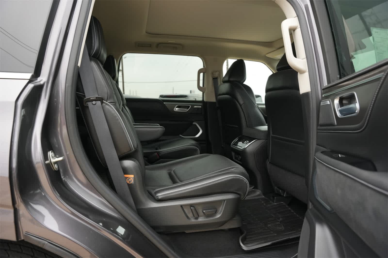 Thumbnail: 2025 INFINITI QX80 - 22