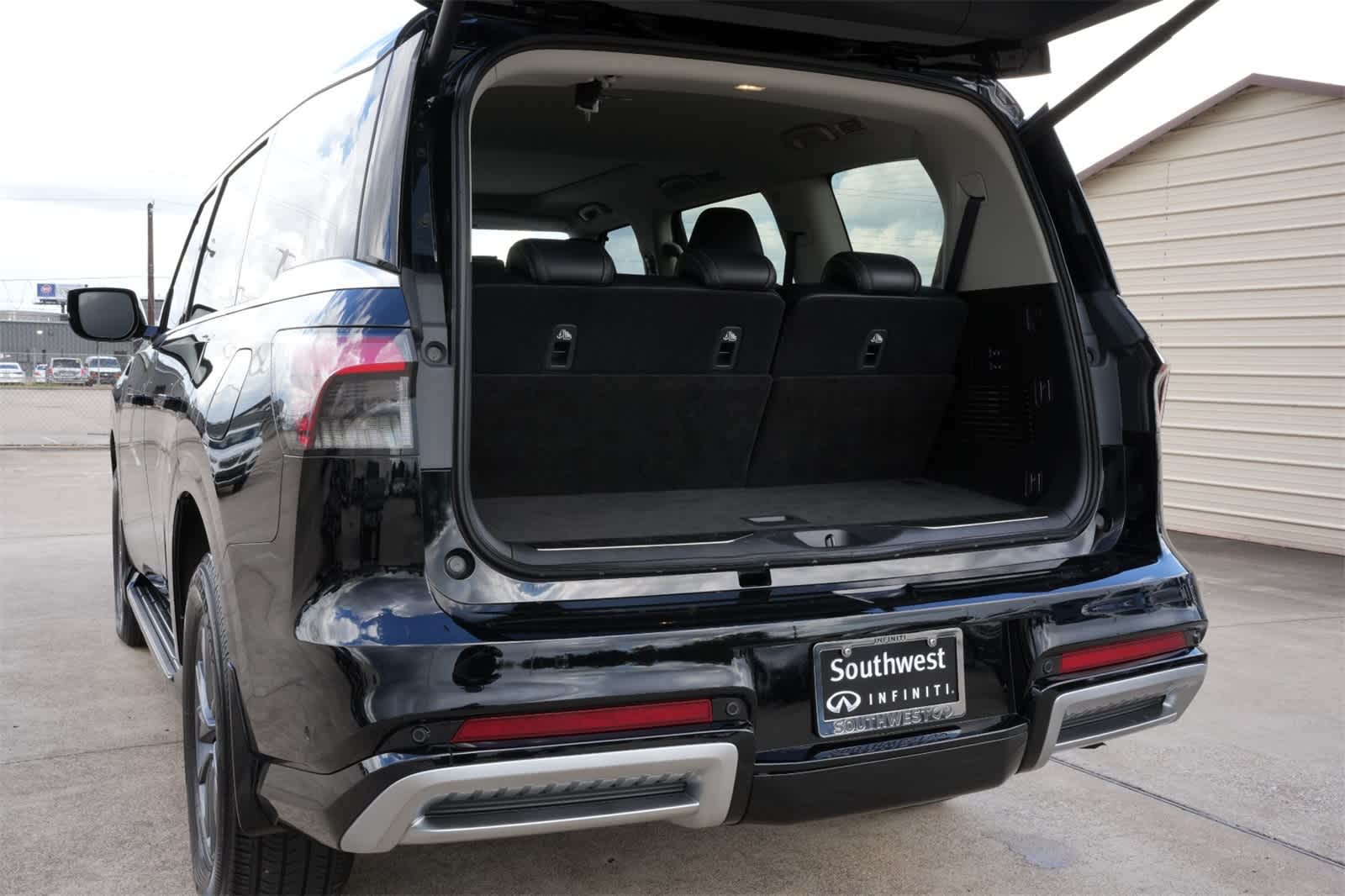Thumbnail: 2025 INFINITI QX80 - 21