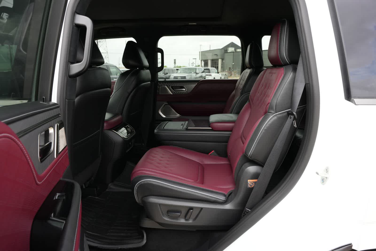 Thumbnail: 2026 INFINITI QX80 - 19