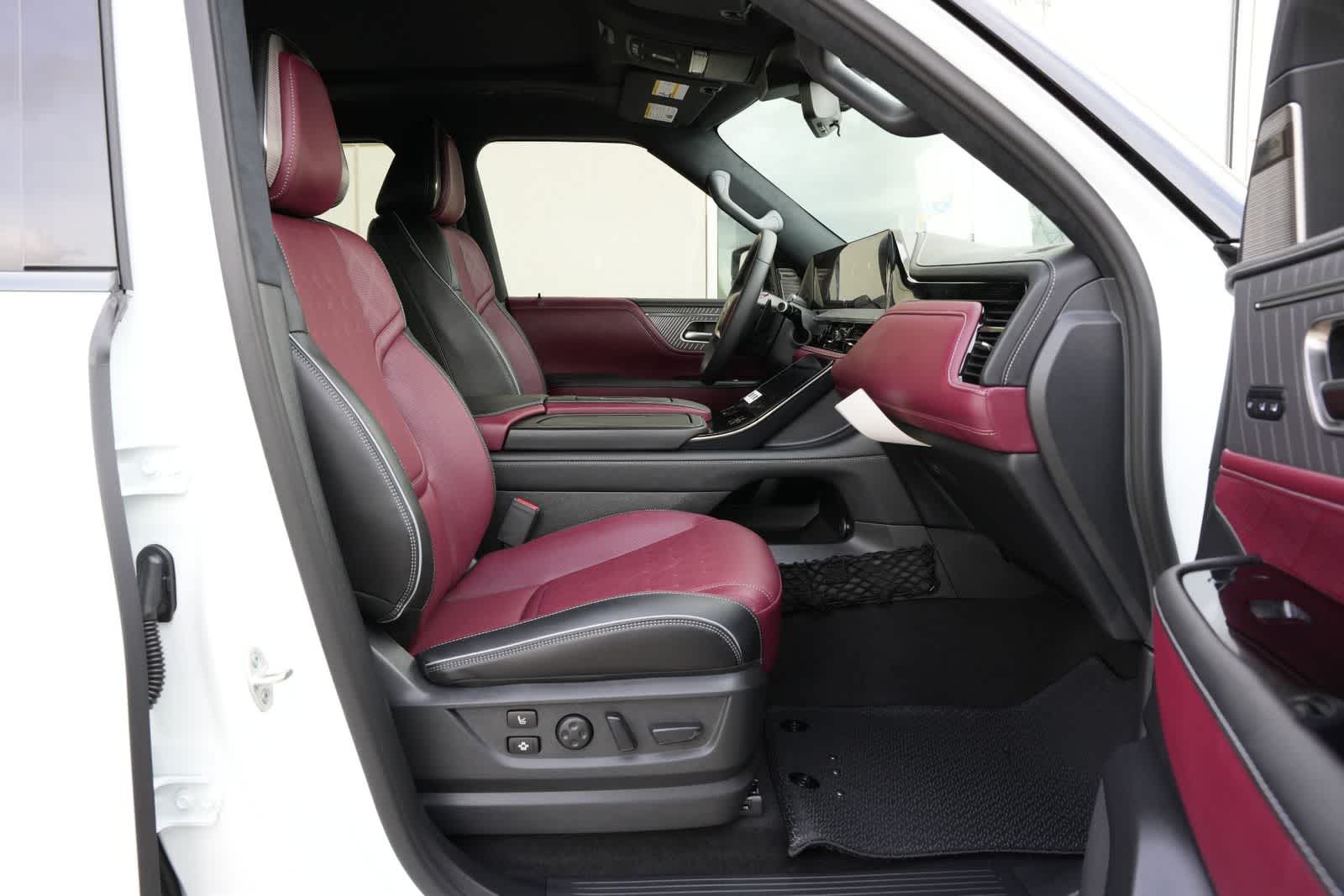 Thumbnail: 2026 INFINITI QX80 - 23