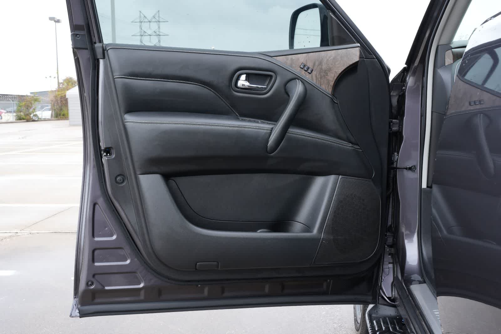 Thumbnail: 2023 INFINITI QX80 - 18