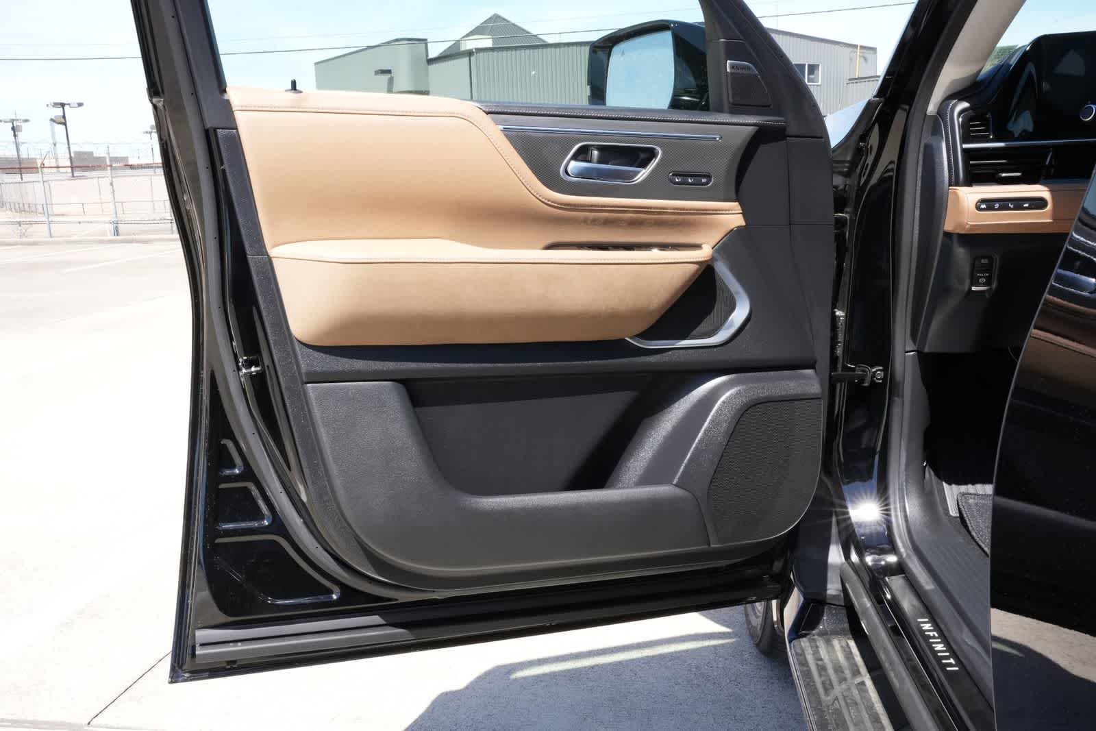 Thumbnail: 2026 INFINITI QX80 - 18