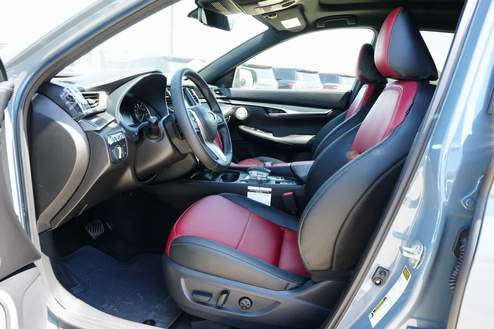 Thumbnail: 2025 INFINITI QX50 - 17