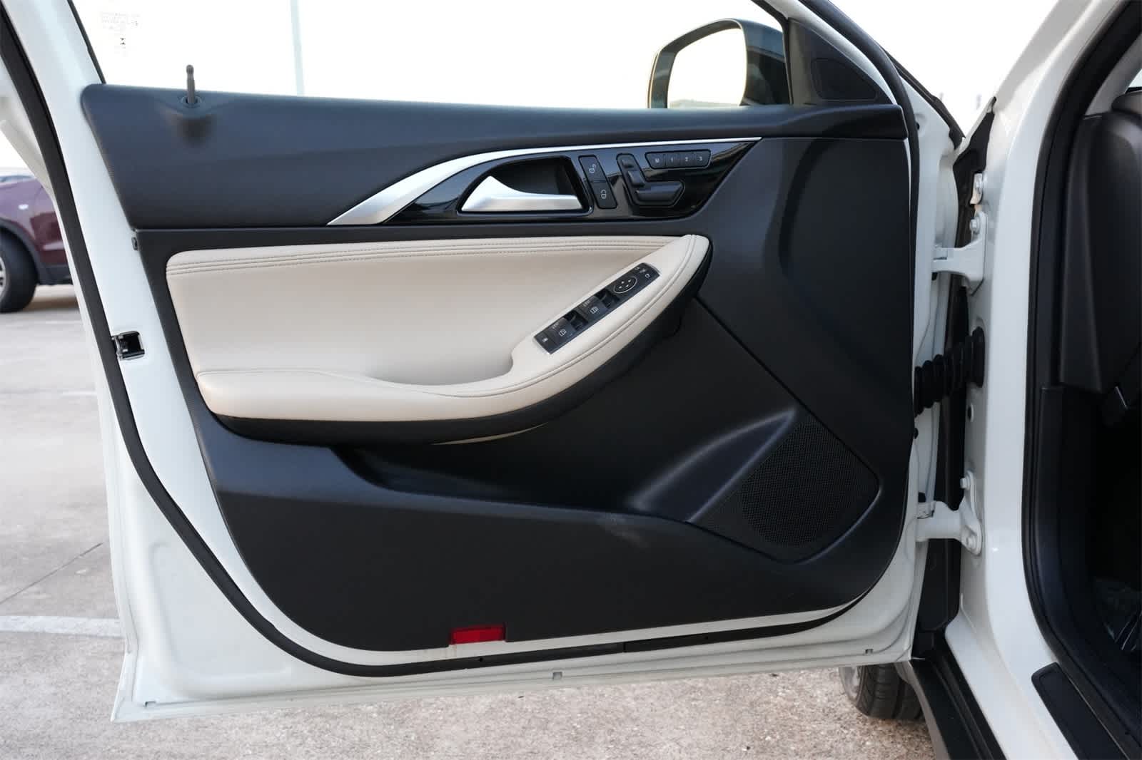 Thumbnail: 2019 INFINITI QX30 - 18