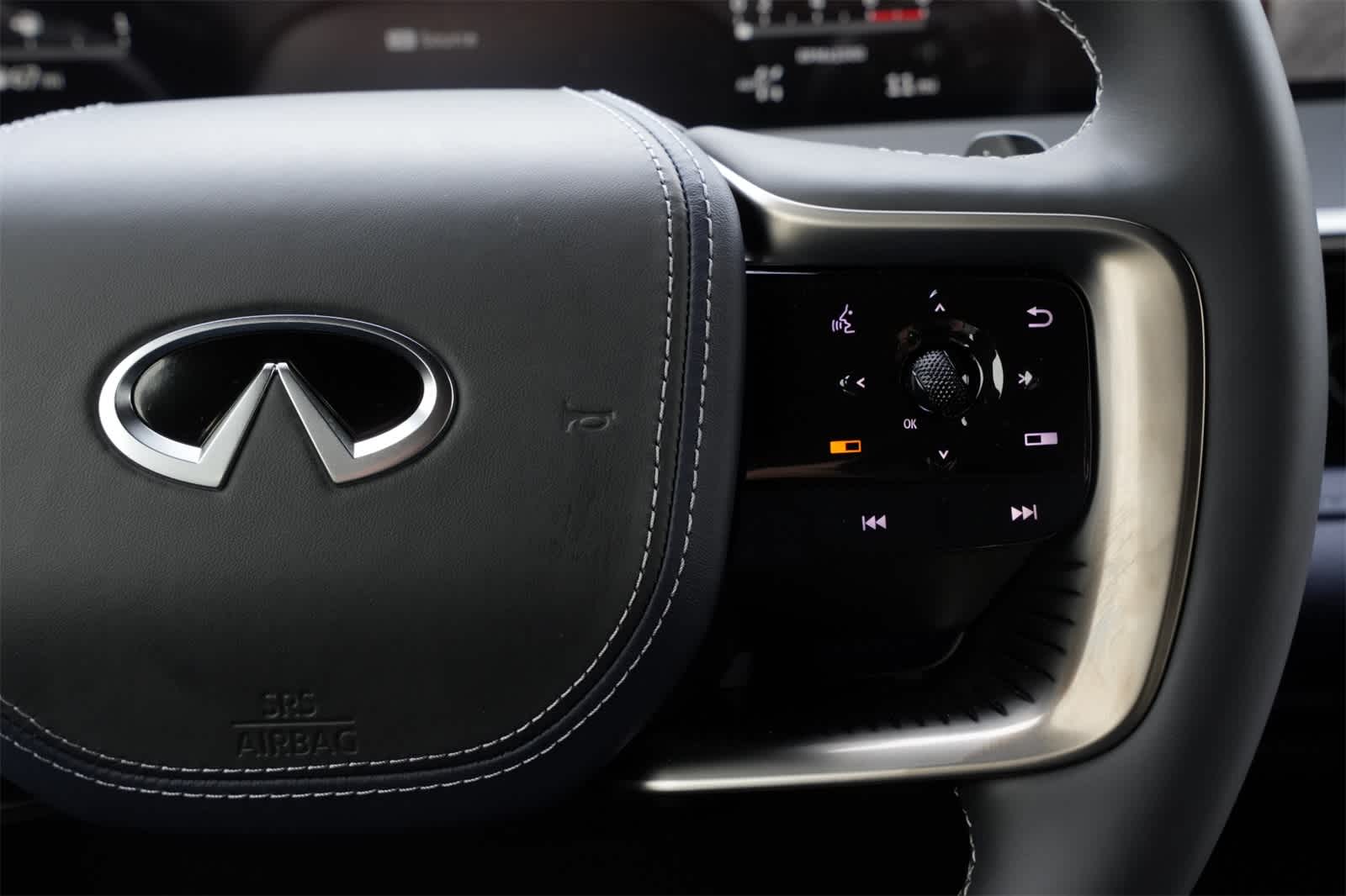 Thumbnail: 2026 INFINITI QX80 - 11