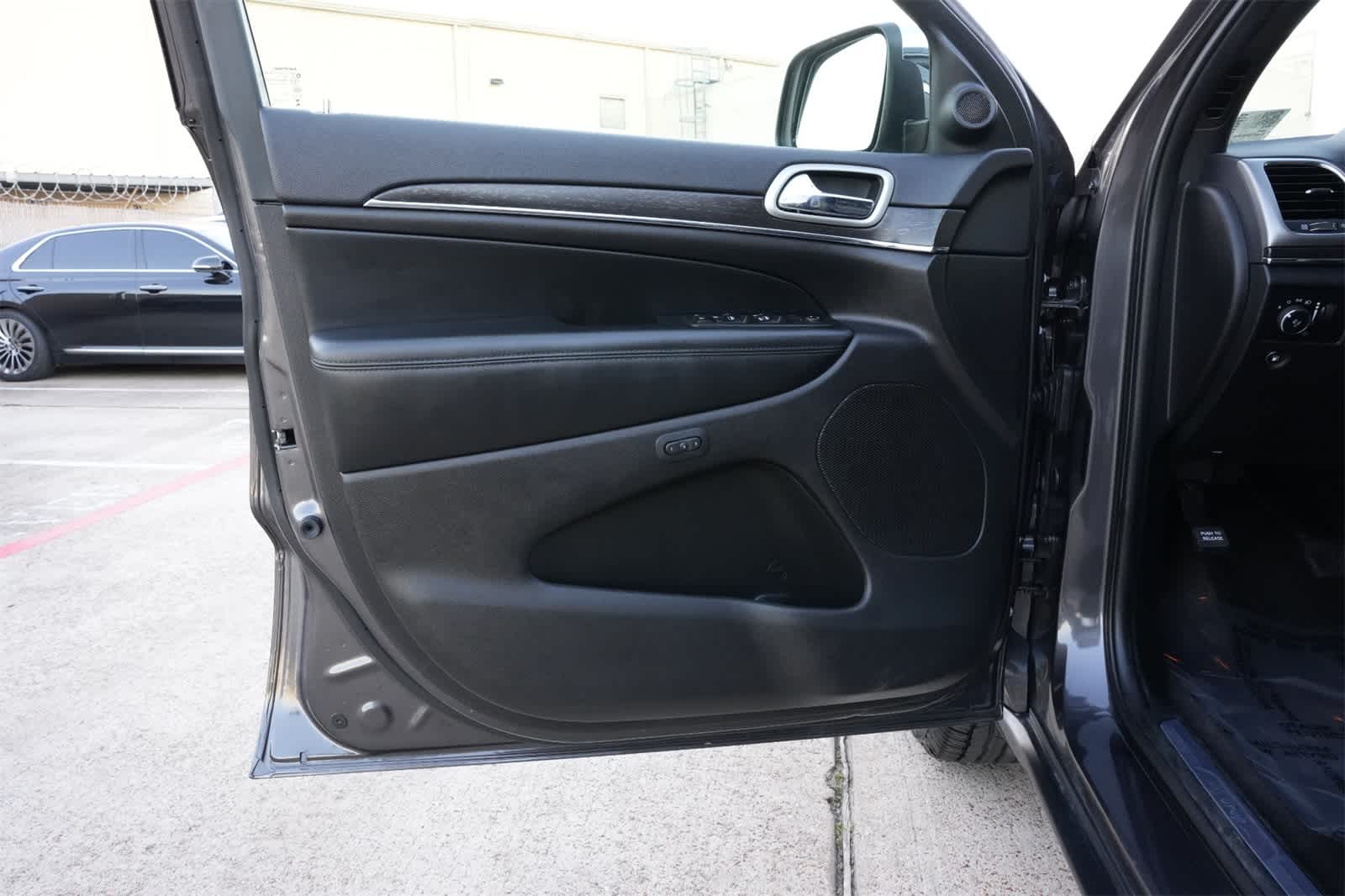 Thumbnail: 2018 Jeep Grand Cherokee - 18