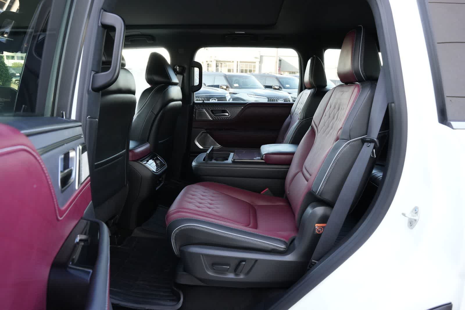 Thumbnail: 2026 INFINITI QX80 - 19