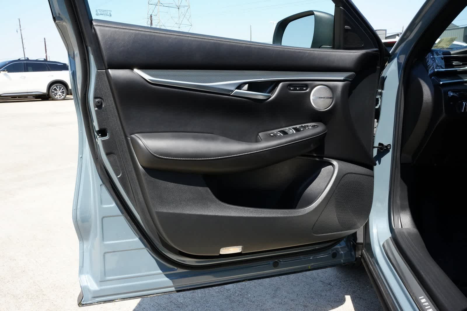 Thumbnail: 2025 INFINITI QX50 - 18