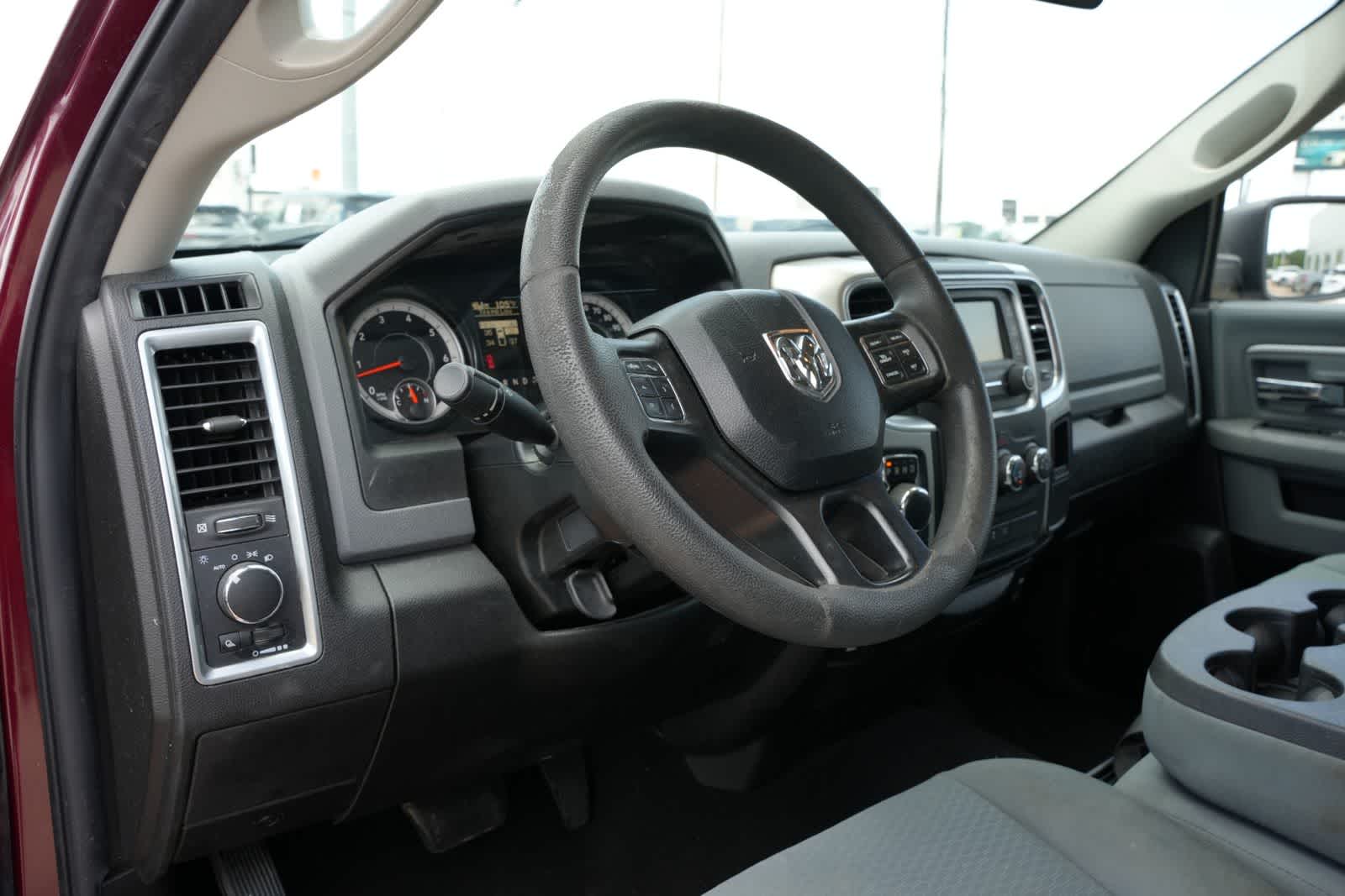Thumbnail: 2019 RAM 1500 Classic - 14