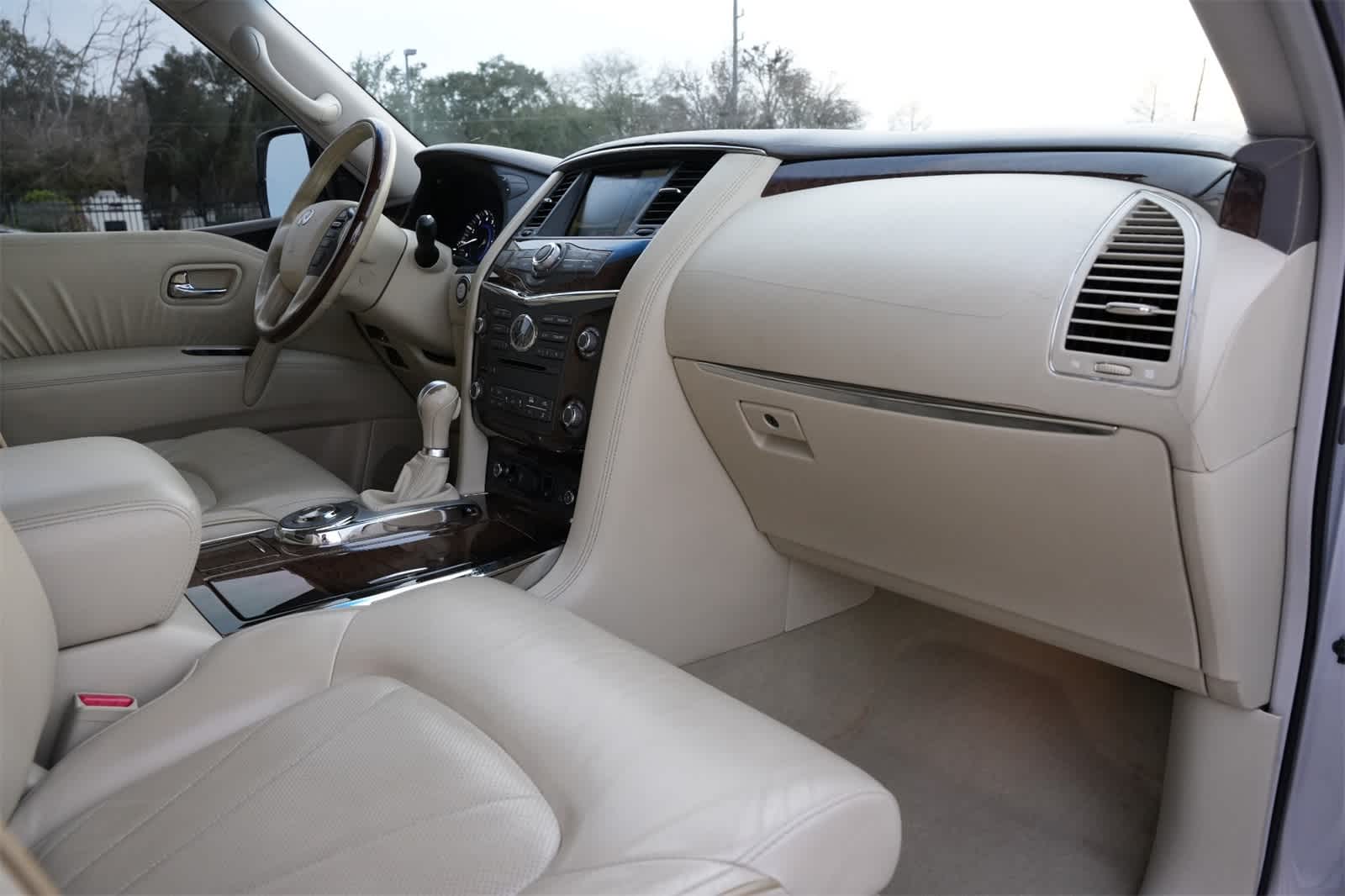 Thumbnail: 2011 INFINITI QX56 - 21