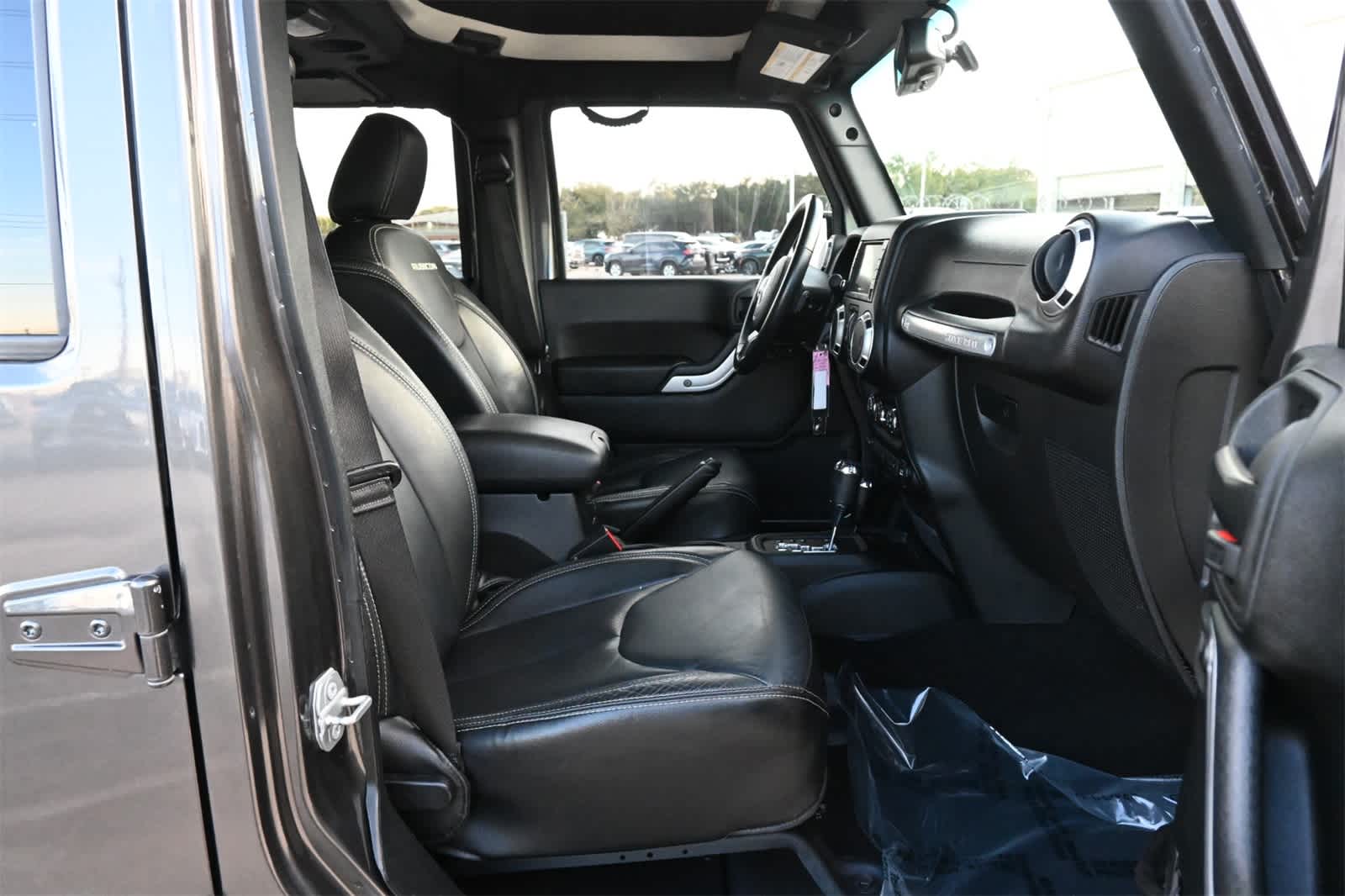 Thumbnail: 2018 Jeep Wrangler - 23