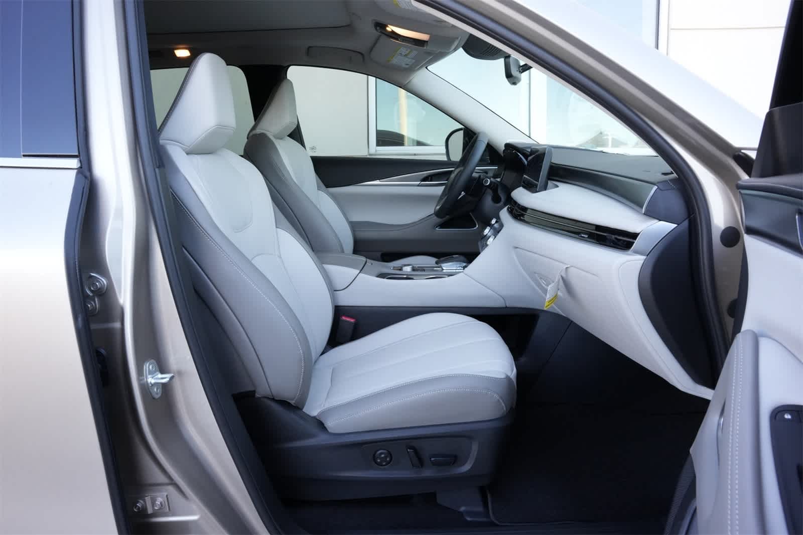 Thumbnail: 2026 INFINITI QX60 - 23