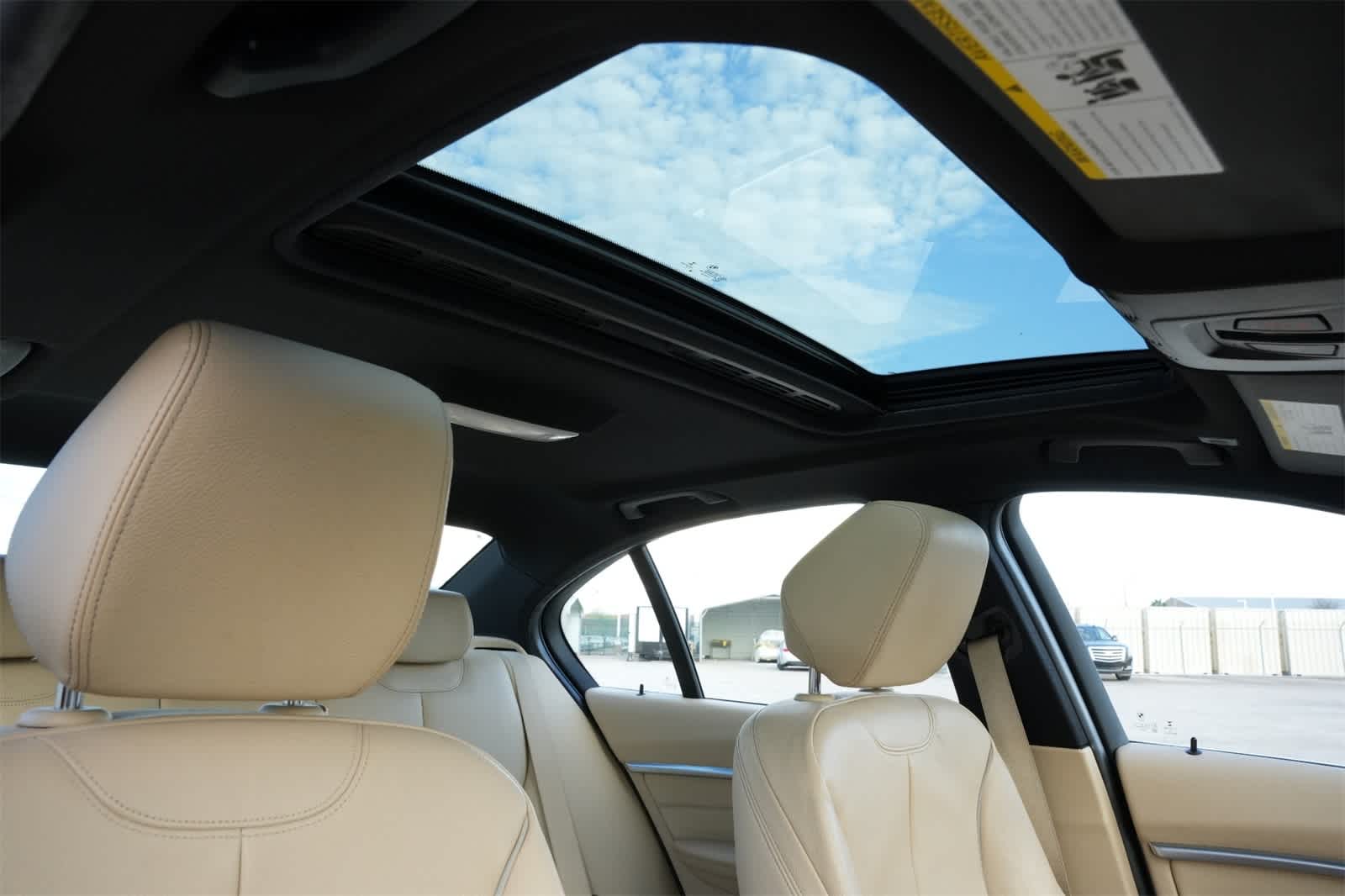 Thumbnail: 2016 BMW 3 Series - 21