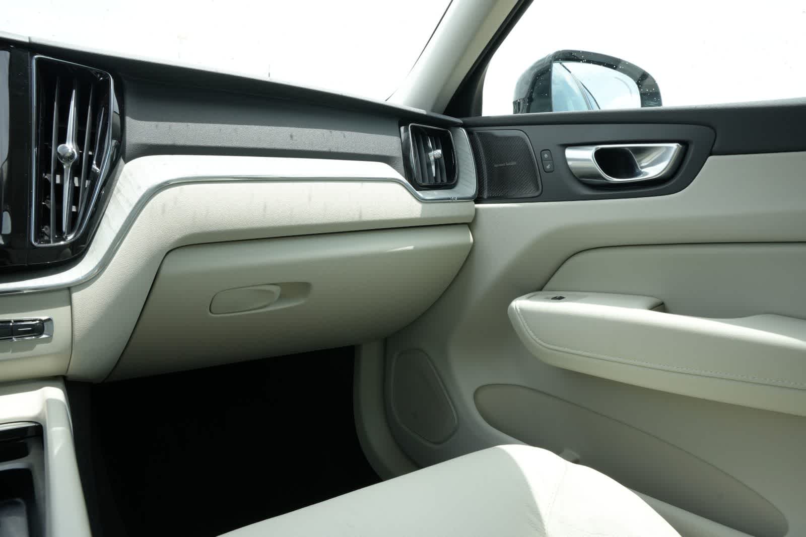 Thumbnail: 2025 Volvo XC60 - 8