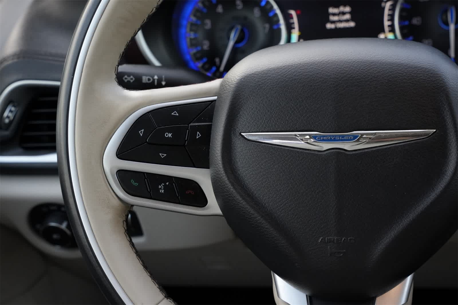 Thumbnail: 2018 Chrysler Pacifica - 10