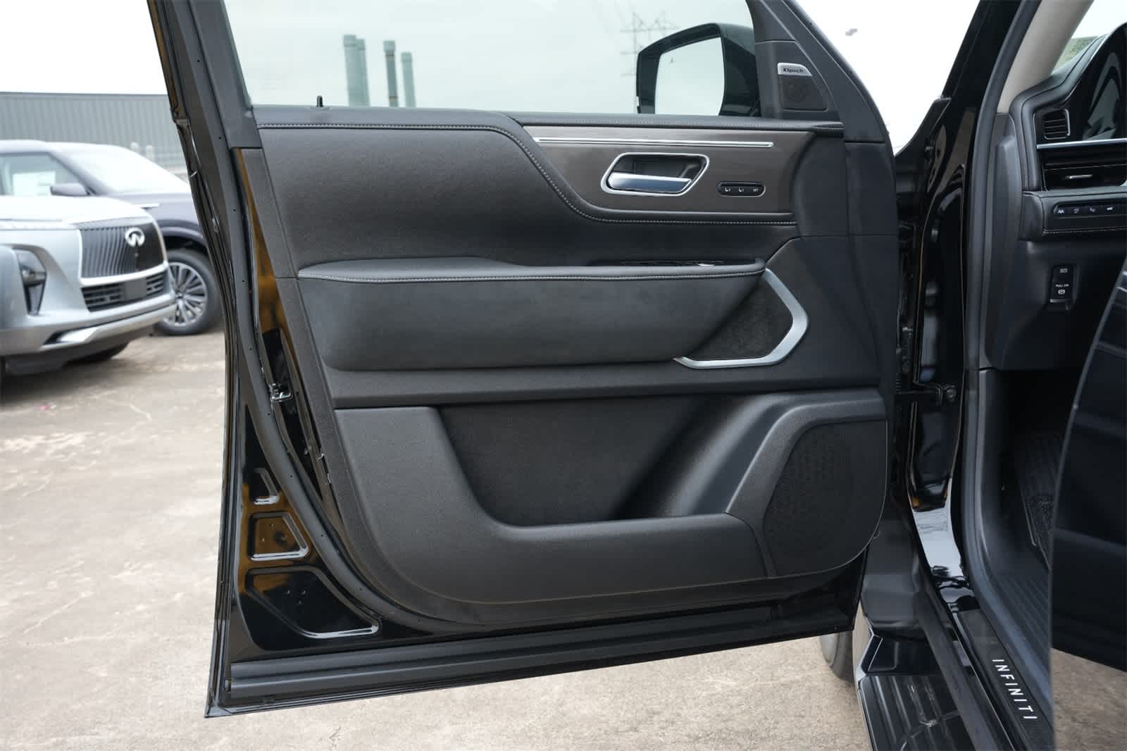 Thumbnail: 2025 INFINITI QX80 - 18