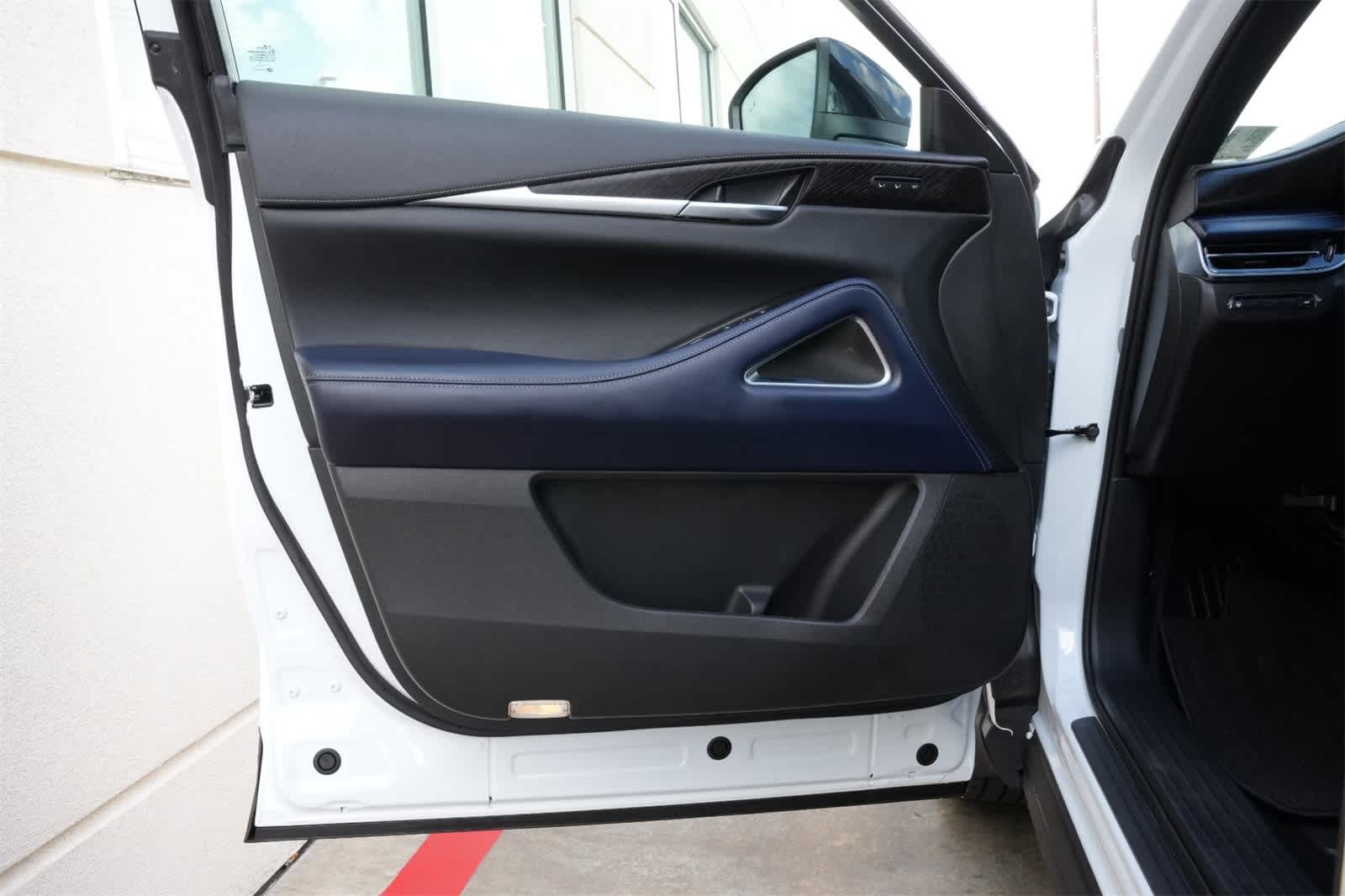 Thumbnail: 2026 INFINITI QX60 - 18